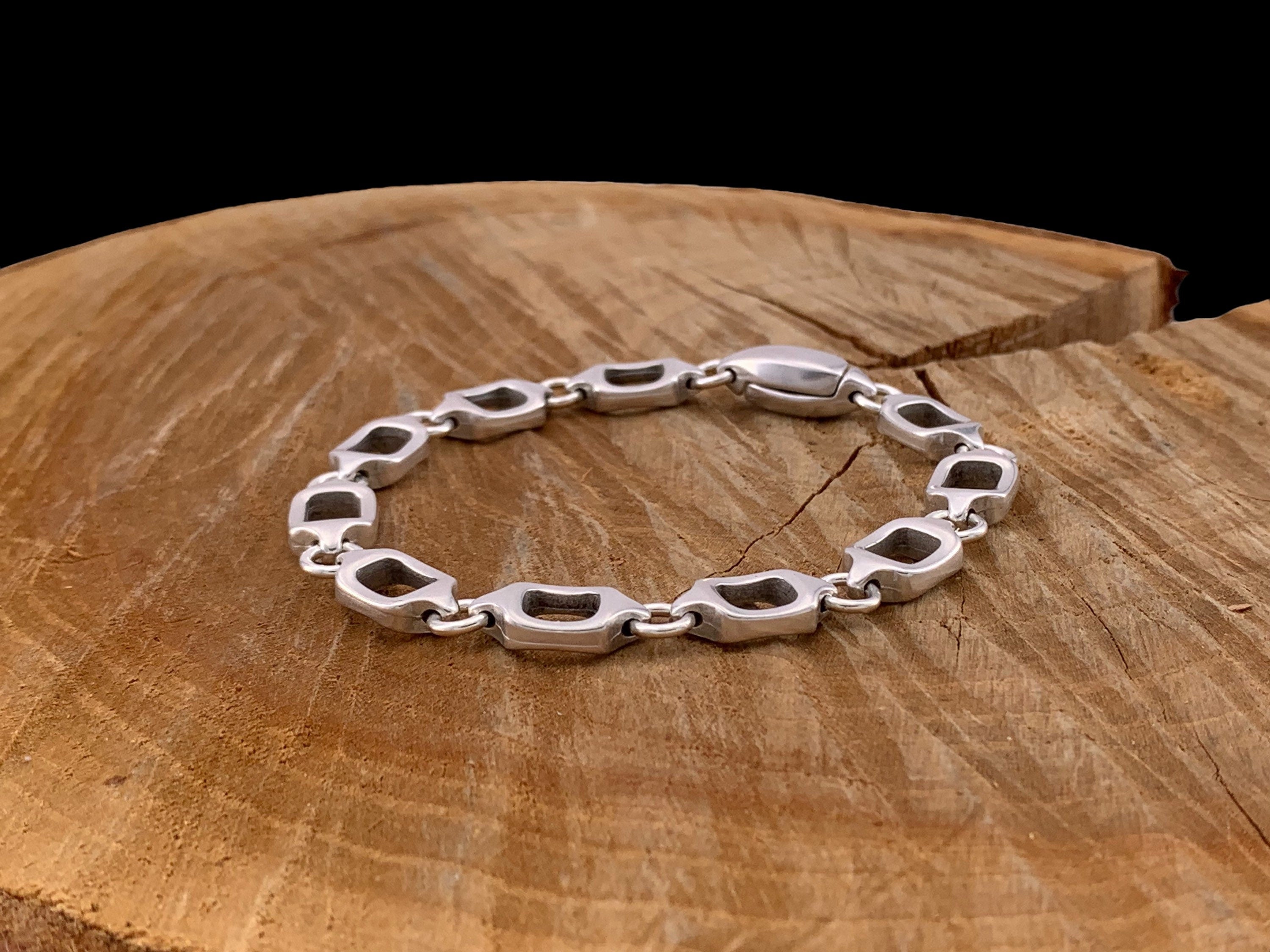 Sculptural Silver Chain Bracelet – Handmade Chunky Design with Custom Clasp – Unisex Modern Statement Jewelry, bold chain bracelet