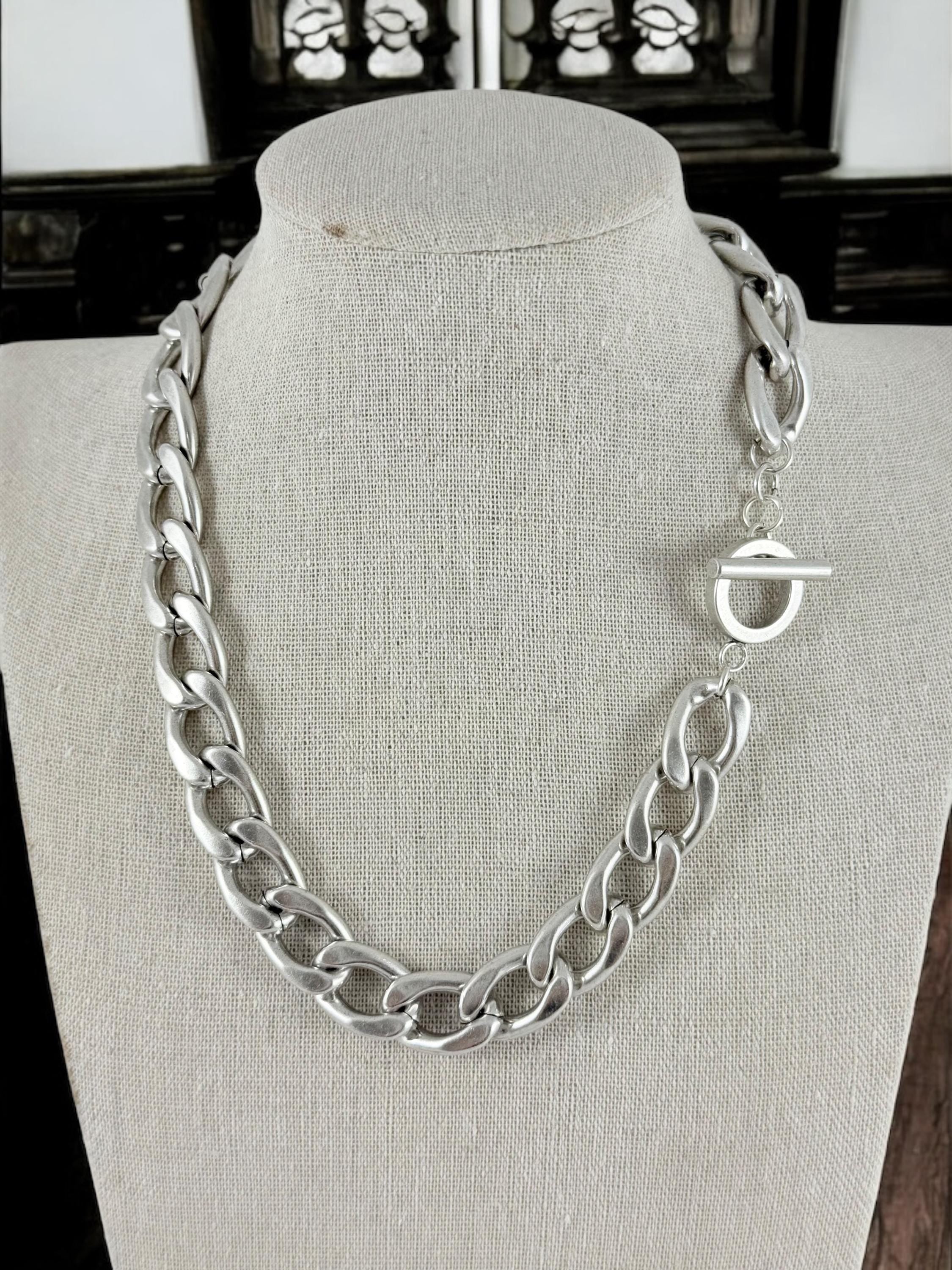 Chunky Cuban Chain Necklace – Lightweight Silver-Plated Aluminum with Toggle Clasp – Bold Statement Choker