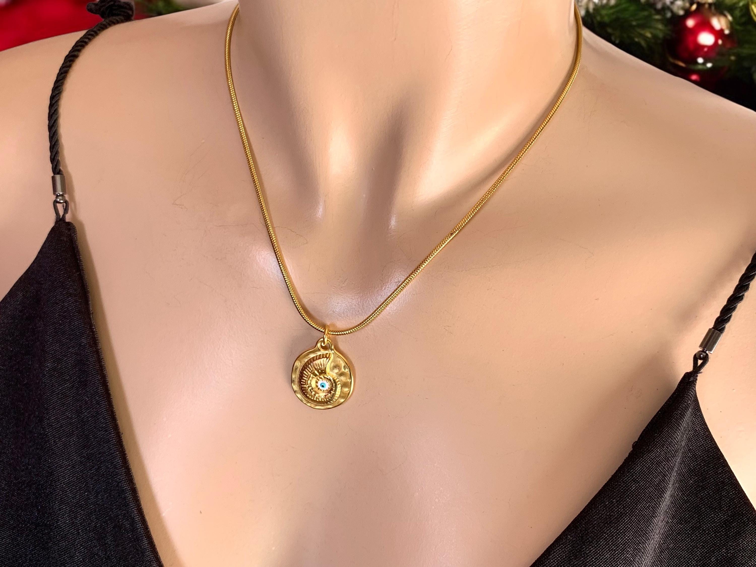 Gold engraved shell pendant necklace, gold dainty necklace, bohemian necklace, women gift, uno de 50 style, gold jewelry, valentines gift