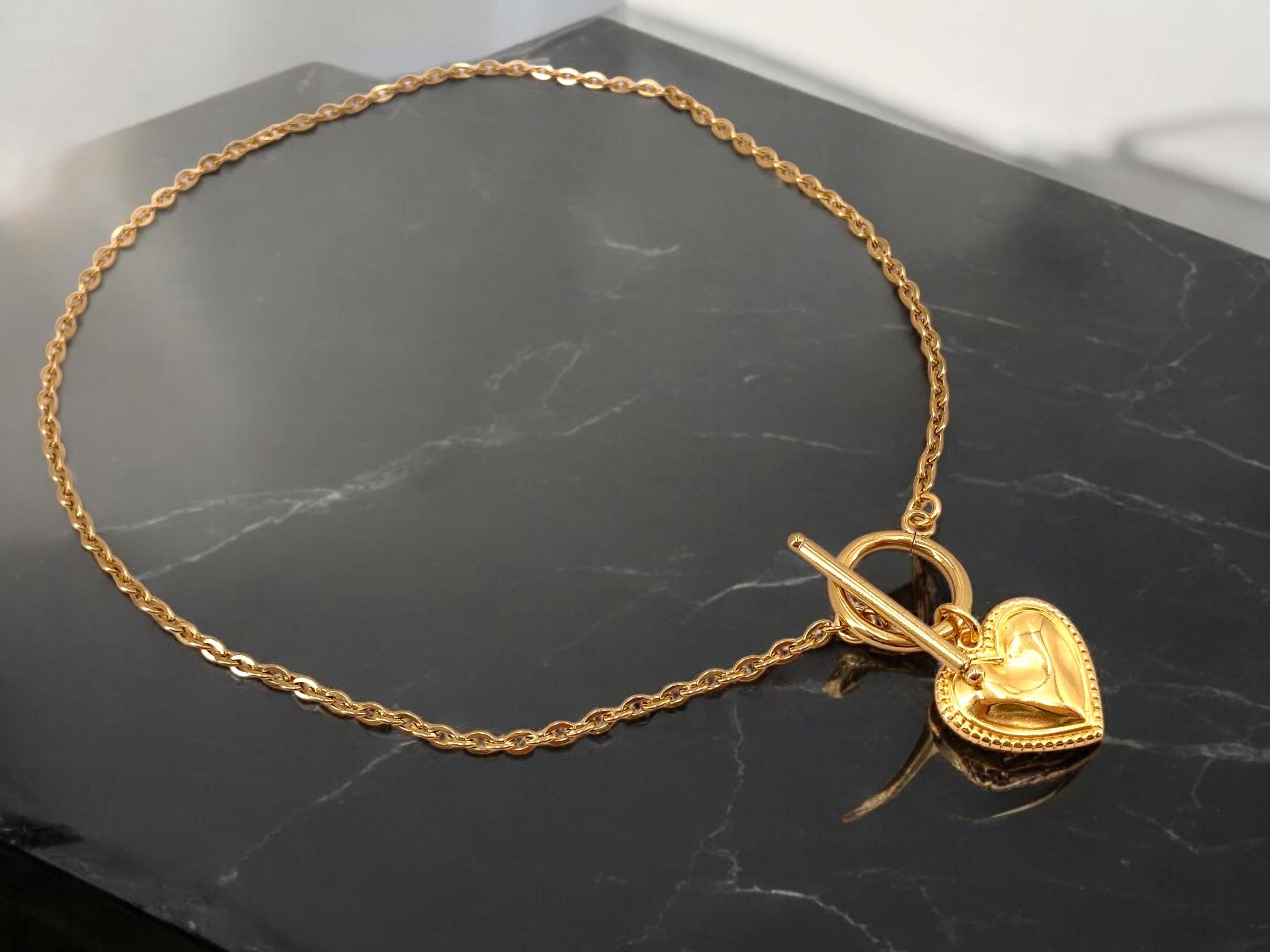 Gold hammered heart pendant toggle necklace, gold dainty necklace, bohemian necklace, gift for women, uno de 50 style, gold jewelry