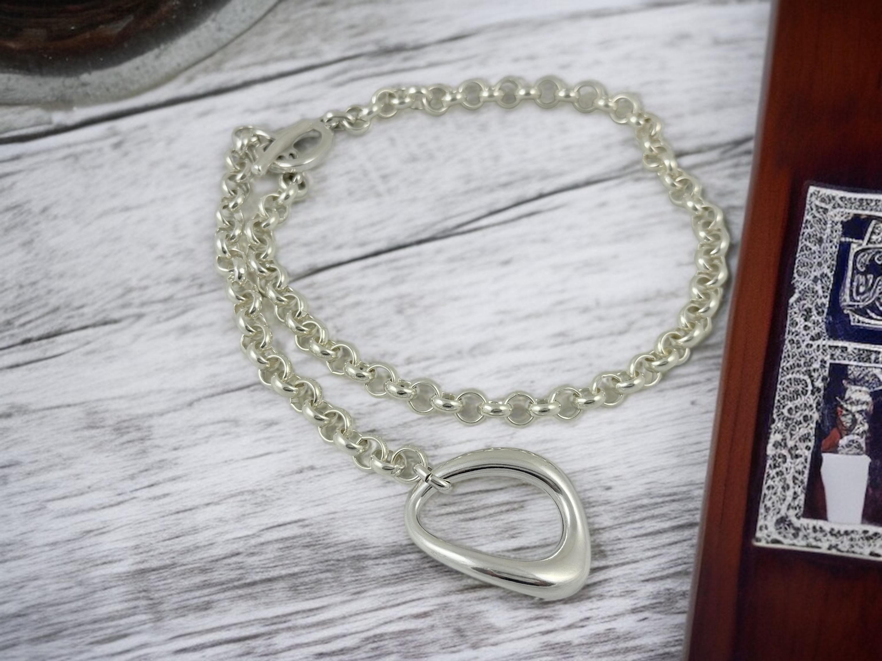 Long silver plated chunky lariat necklace with toggle clasp and large pendant