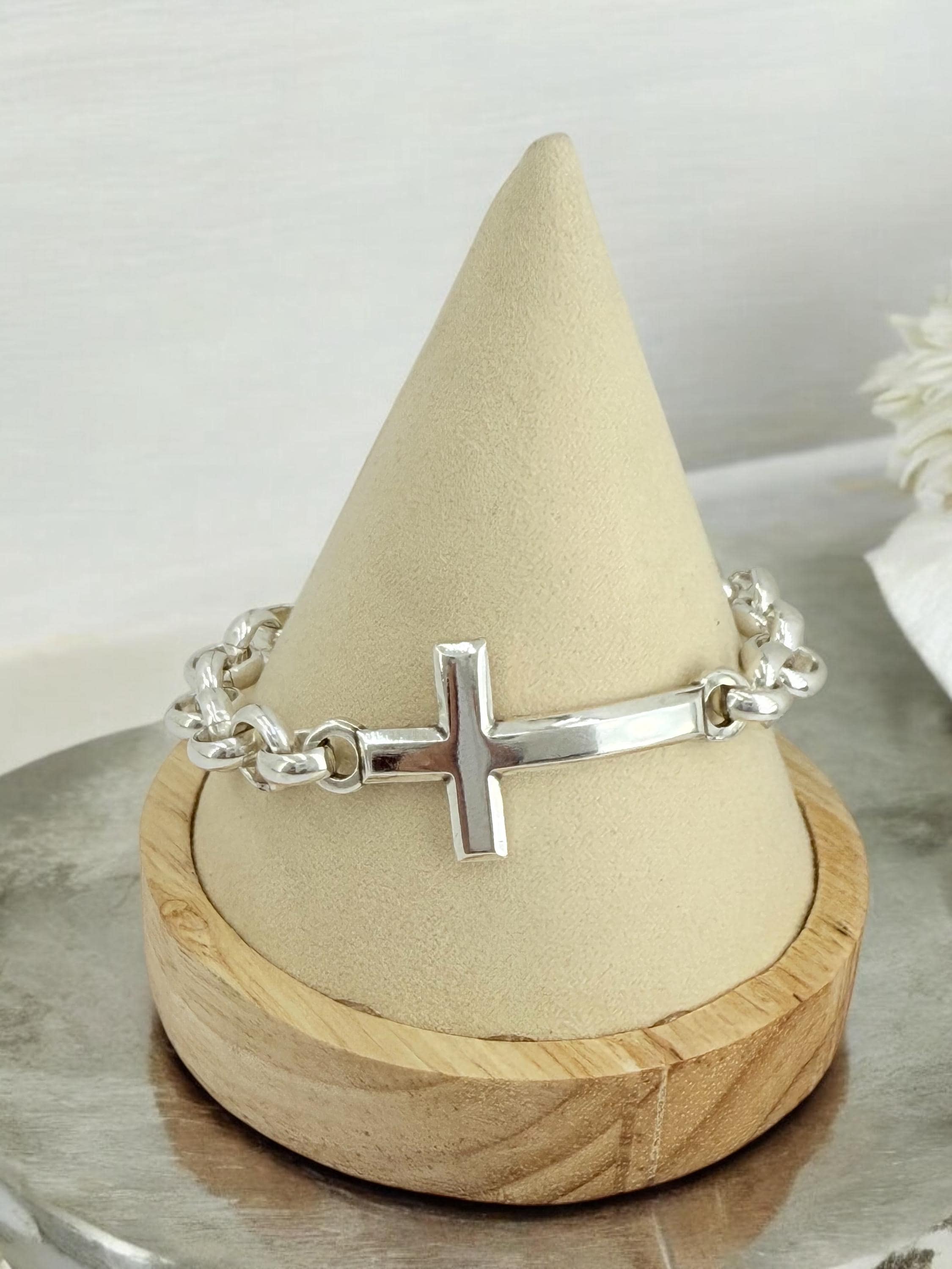 Chunky Silver chain bracelet with cross, bold link rolo bracelet, heavyweight chain bracelet, voluminous bracelet, uno de 50 style, gift