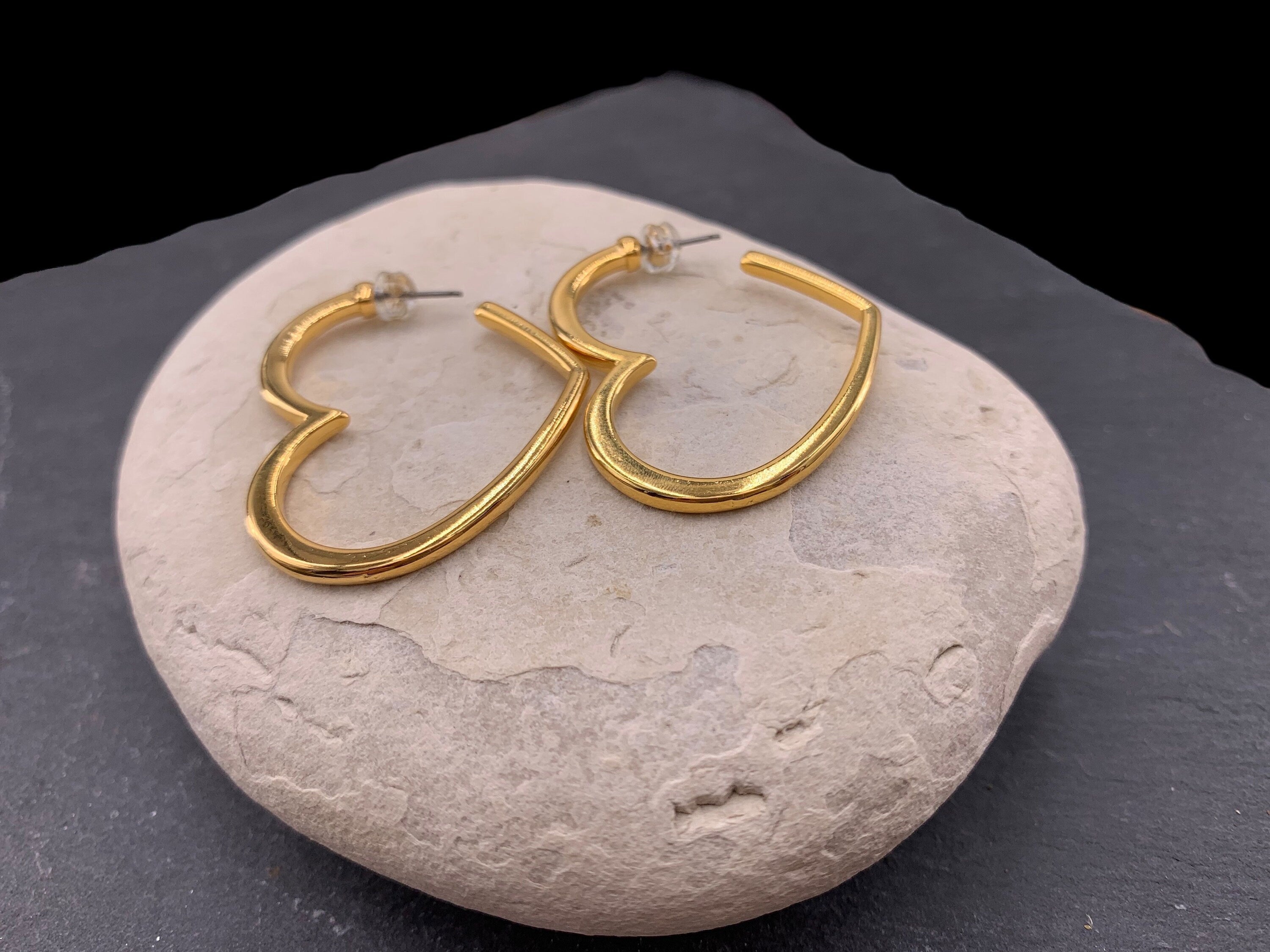 Chunky Heart Hoop Earrings – Statement Gold or Silver Plated – Bold Sculptural Design – Unique Gift for Her - uno de 50 Style -