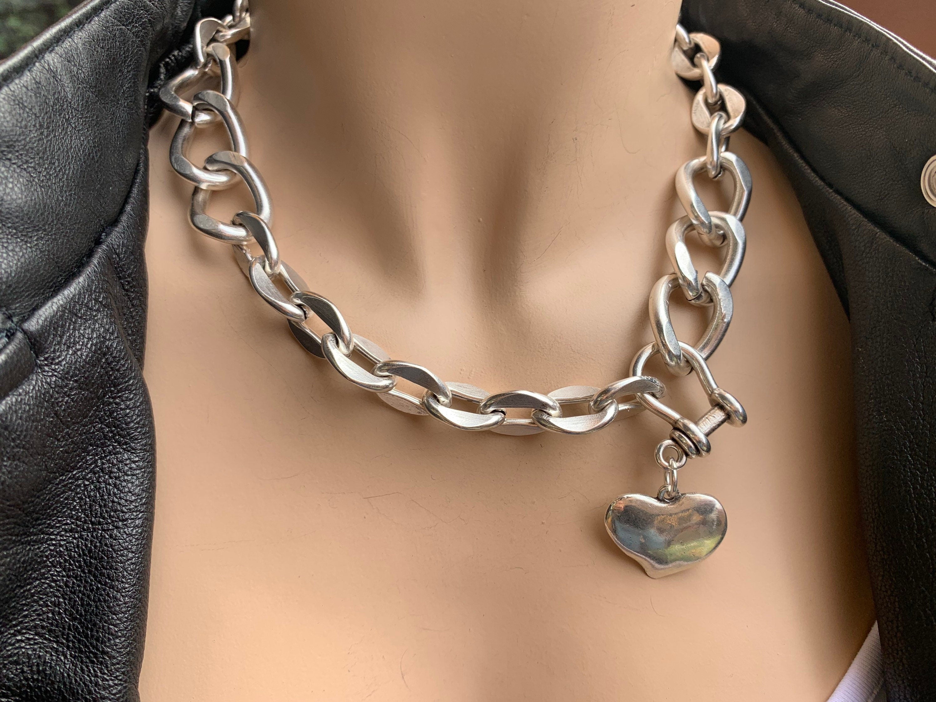 Chunky, heavy necklace made with large link Cuban chain in silver-plated steel, thick solid chunky chain necklace with heart pendant