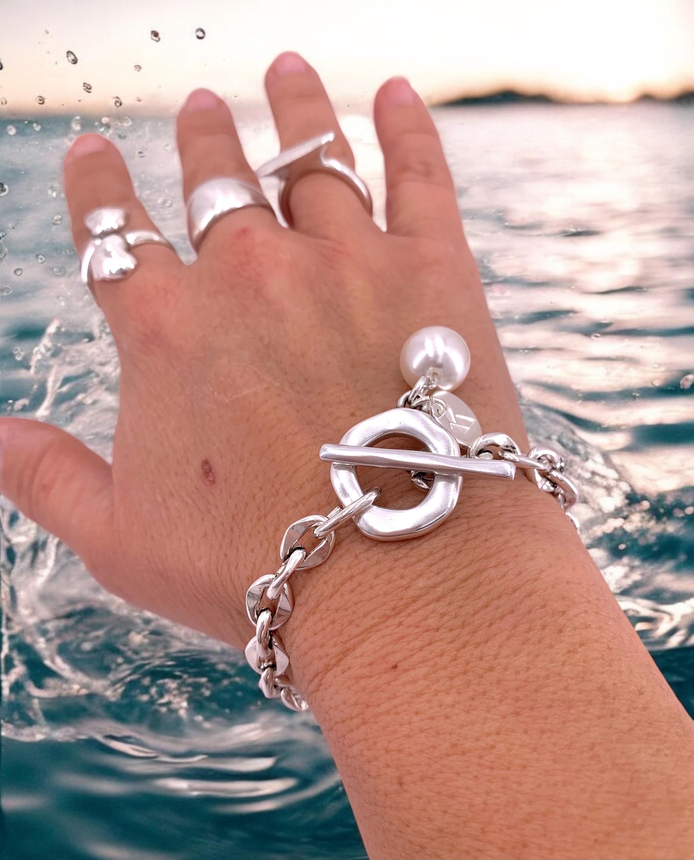 Chunky silver chain toggle bracelet with Swarovski cristal Pearl, statement thick bracelet, uno de 50 Style, bold bracelet, bulky bracelet,