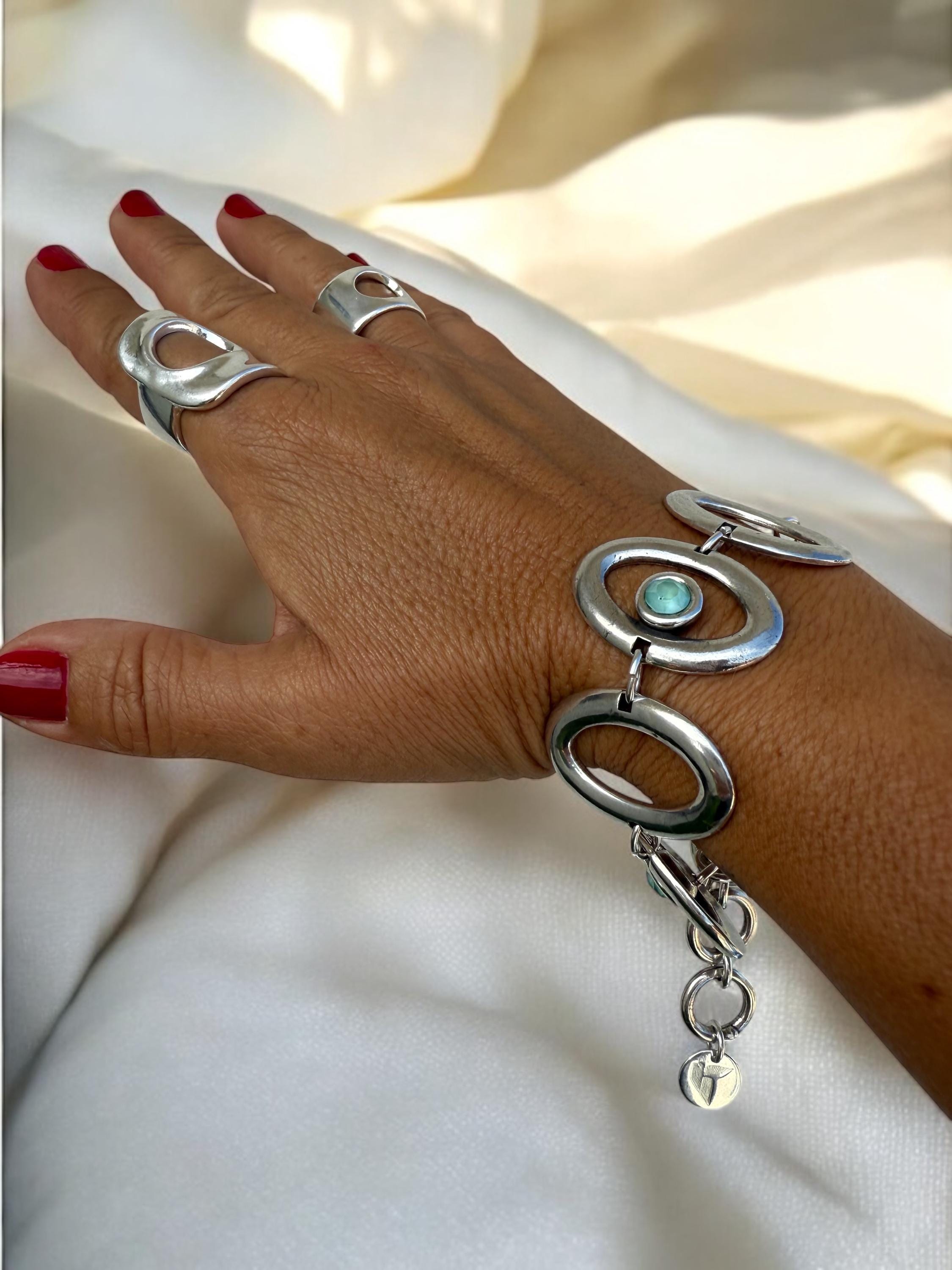 Chunky Oval-Link Bracelet with Light Teal Swarovski Crystals – Sculptural Silver-Plated Statement Jewelry – Adjustable Fit - uno de 50 style