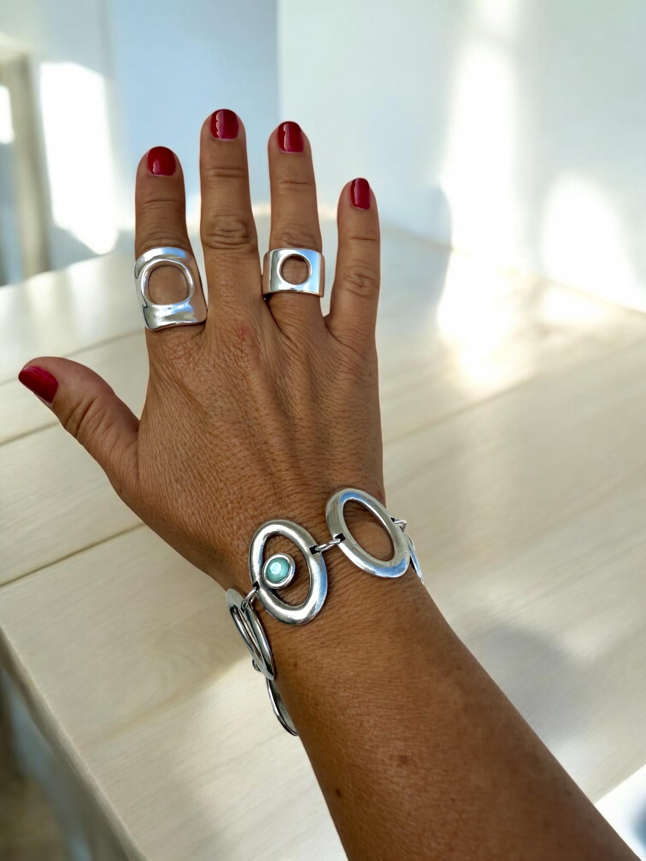 Chunky Oval-Link Bracelet with Light Teal Swarovski Crystals – Sculptural Silver-Plated Statement Jewelry – Adjustable Fit - uno de 50 style