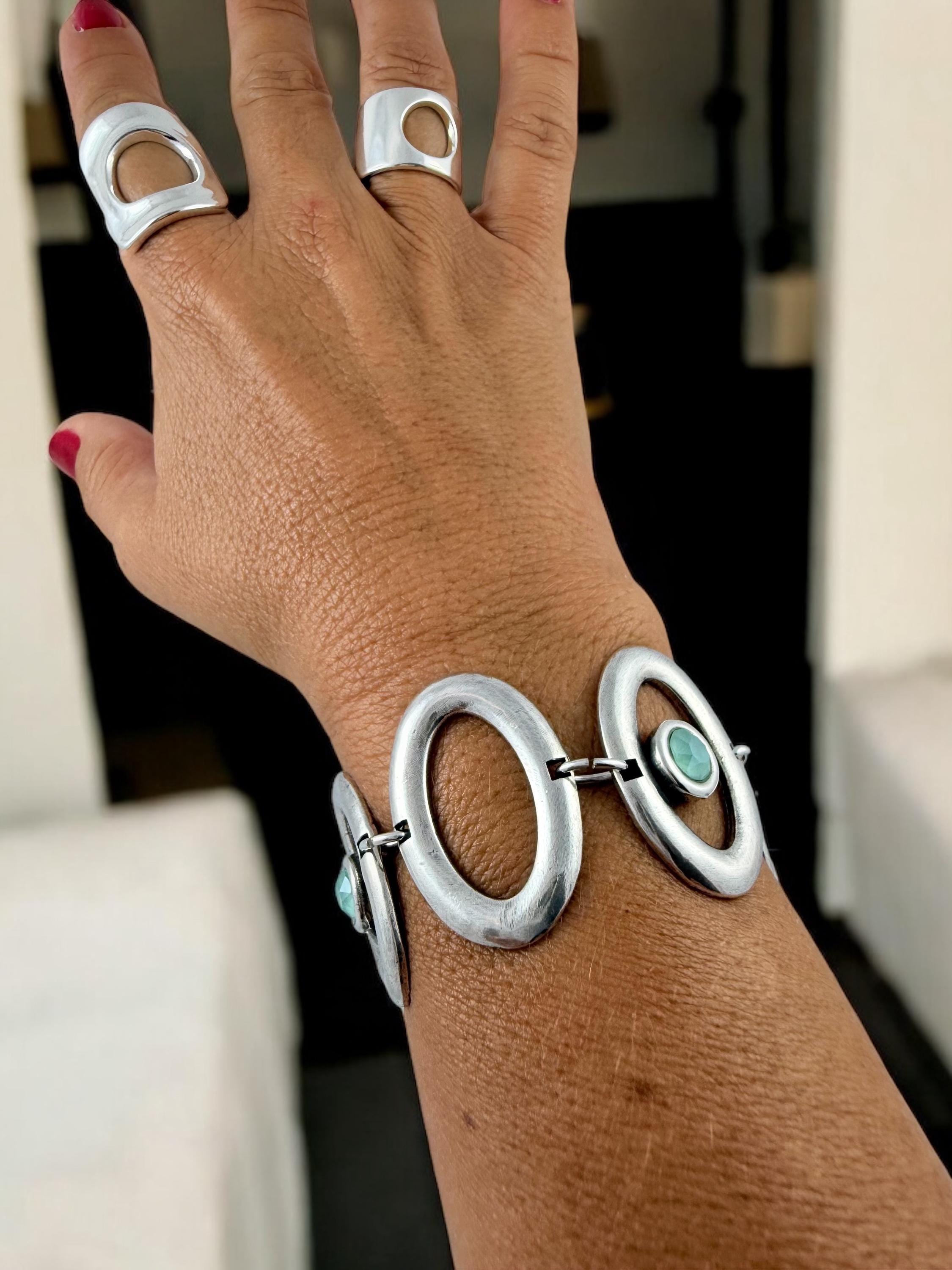 Chunky Oval-Link Bracelet with Light Teal Swarovski Crystals – Sculptural Silver-Plated Statement Jewelry – Adjustable Fit - uno de 50 style