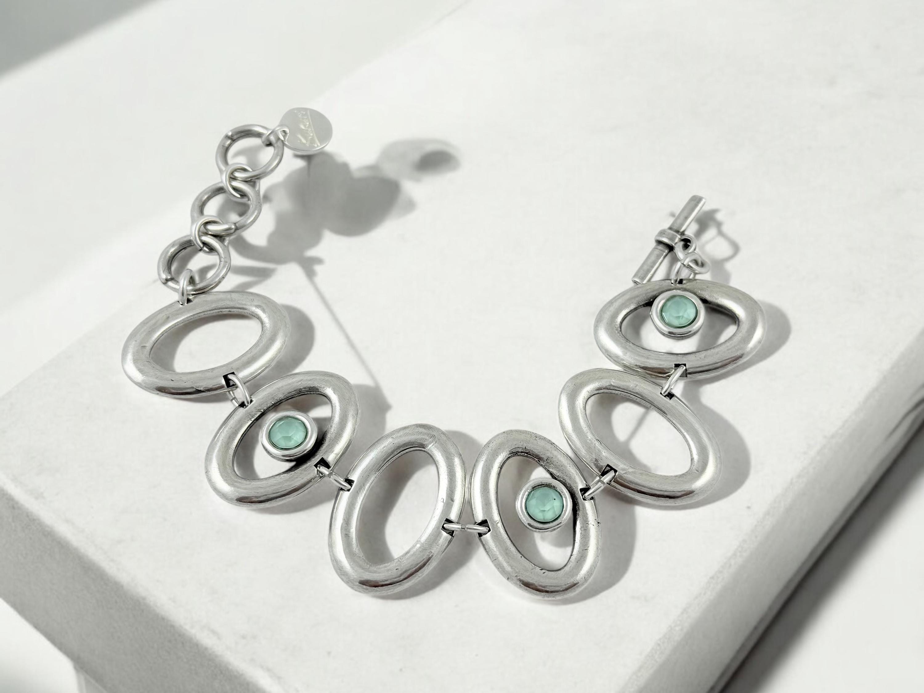 Chunky Oval-Link Bracelet with Light Teal Swarovski Crystals – Sculptural Silver-Plated Statement Jewelry – Adjustable Fit - uno de 50 style