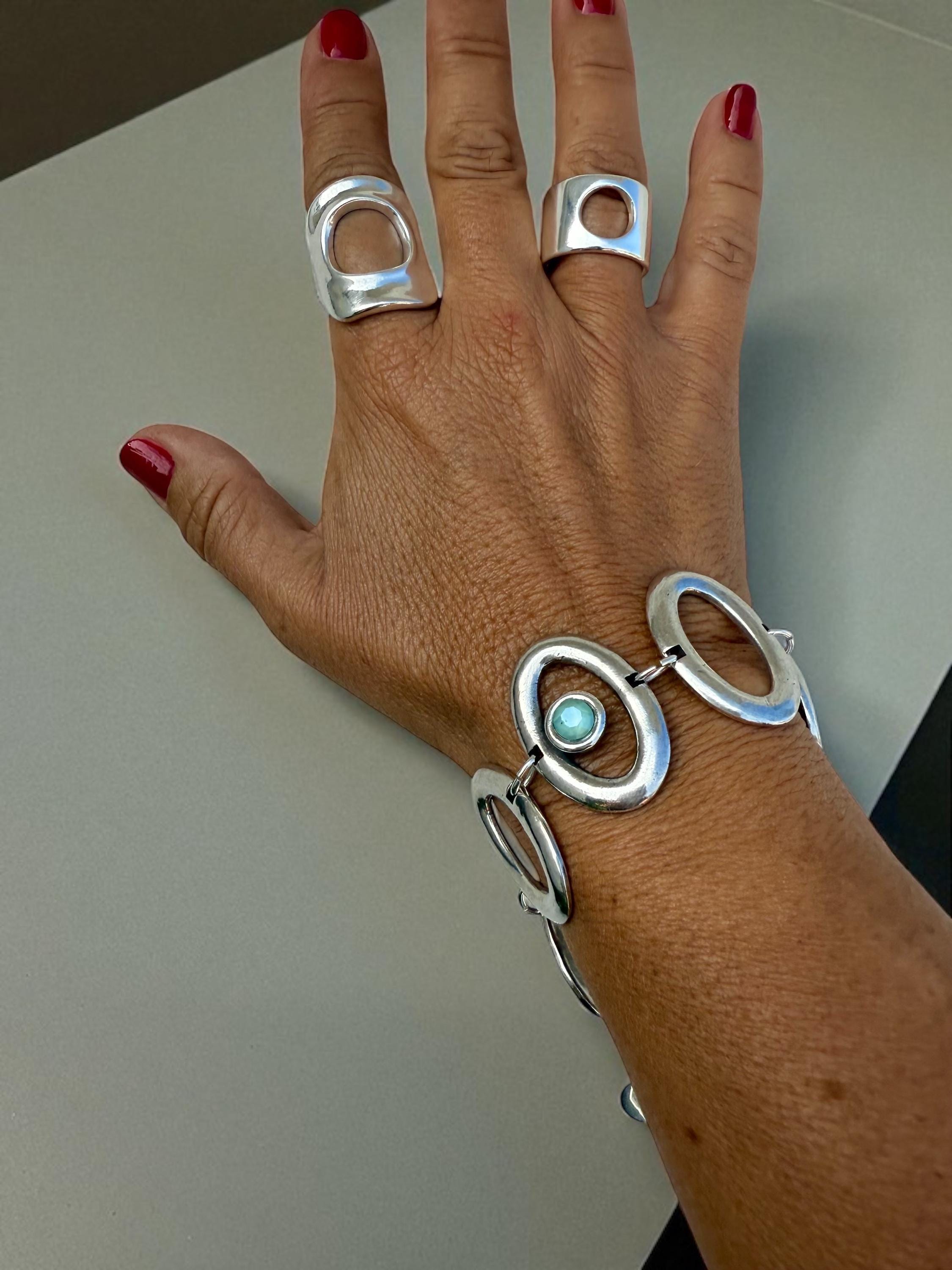 Chunky Oval-Link Bracelet with Light Teal Swarovski Crystals – Sculptural Silver-Plated Statement Jewelry – Adjustable Fit - uno de 50 style