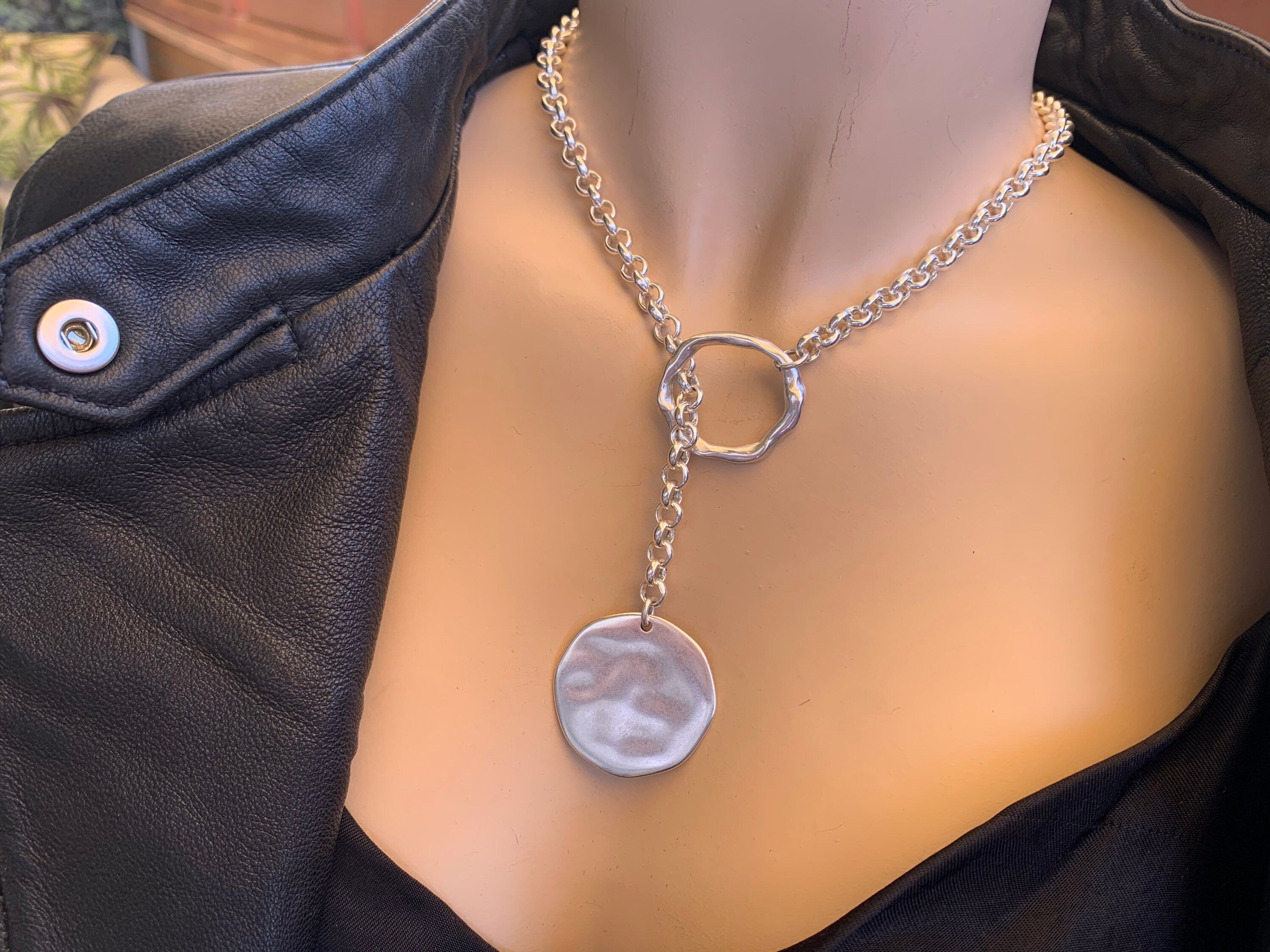Thick chain lariat necklace, silver lariat necklace, bold chain necklace with disc pendant, dangling disc necklace, uno de 50 style