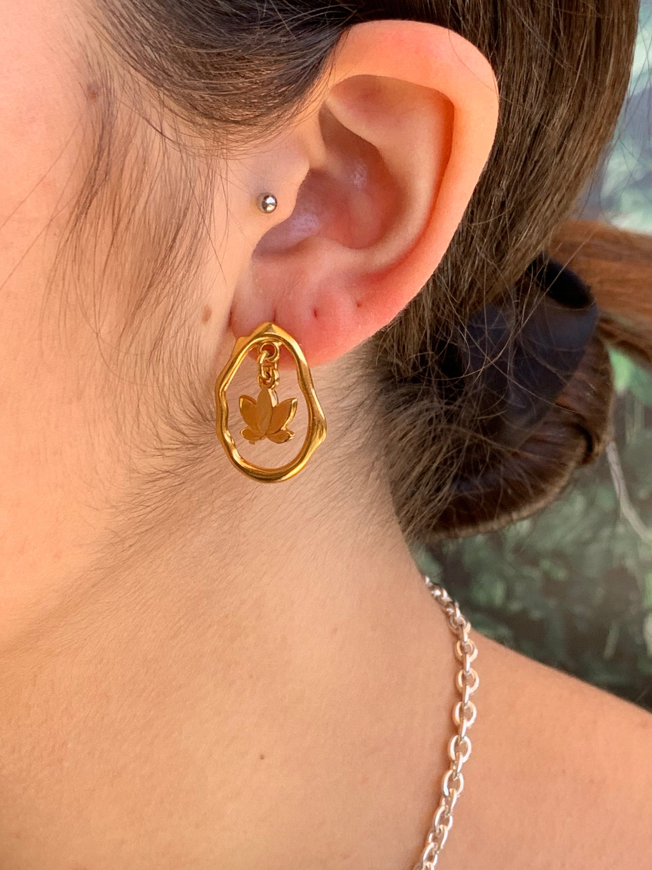 Bold boho earrings - Gold plated studs - drop hammered rings -