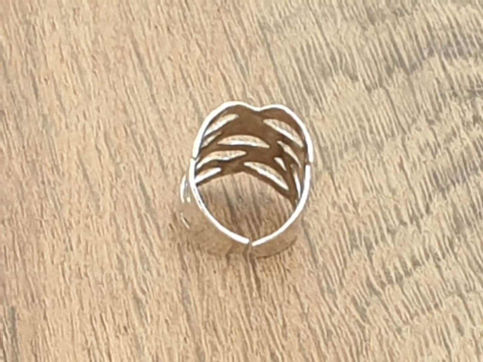 Chunky Silver or gold Adjustable Ring – Sculptural Perforated Band with Abstract Lines – Statement Jewelry, uno de 50 style, curved ring