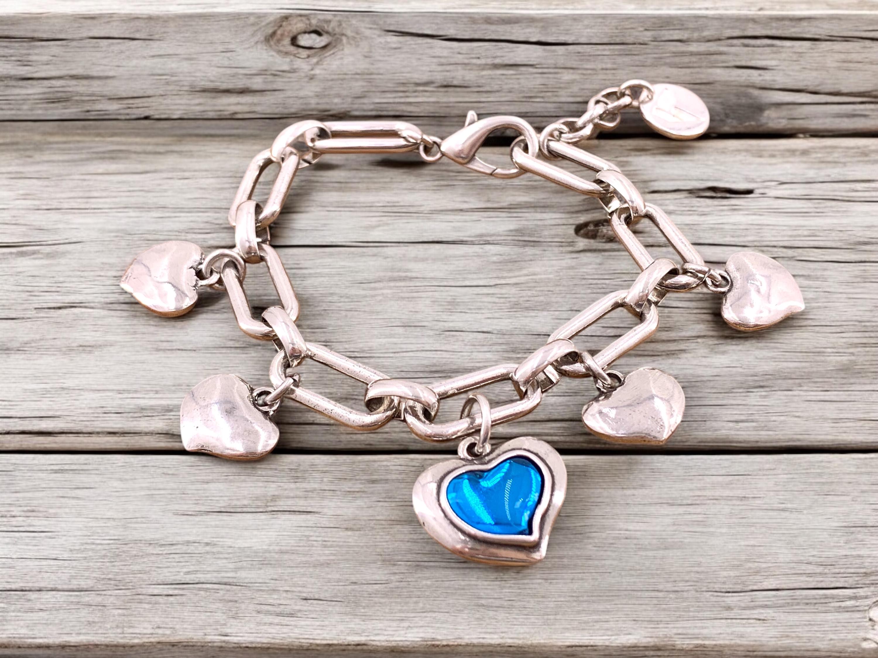 Chunky Silver Heart Charm Bracelet – Adjustable Large Link Chain with Blue Accent – Handmade Statement Jewelr, uno de 50 style, gift for her
