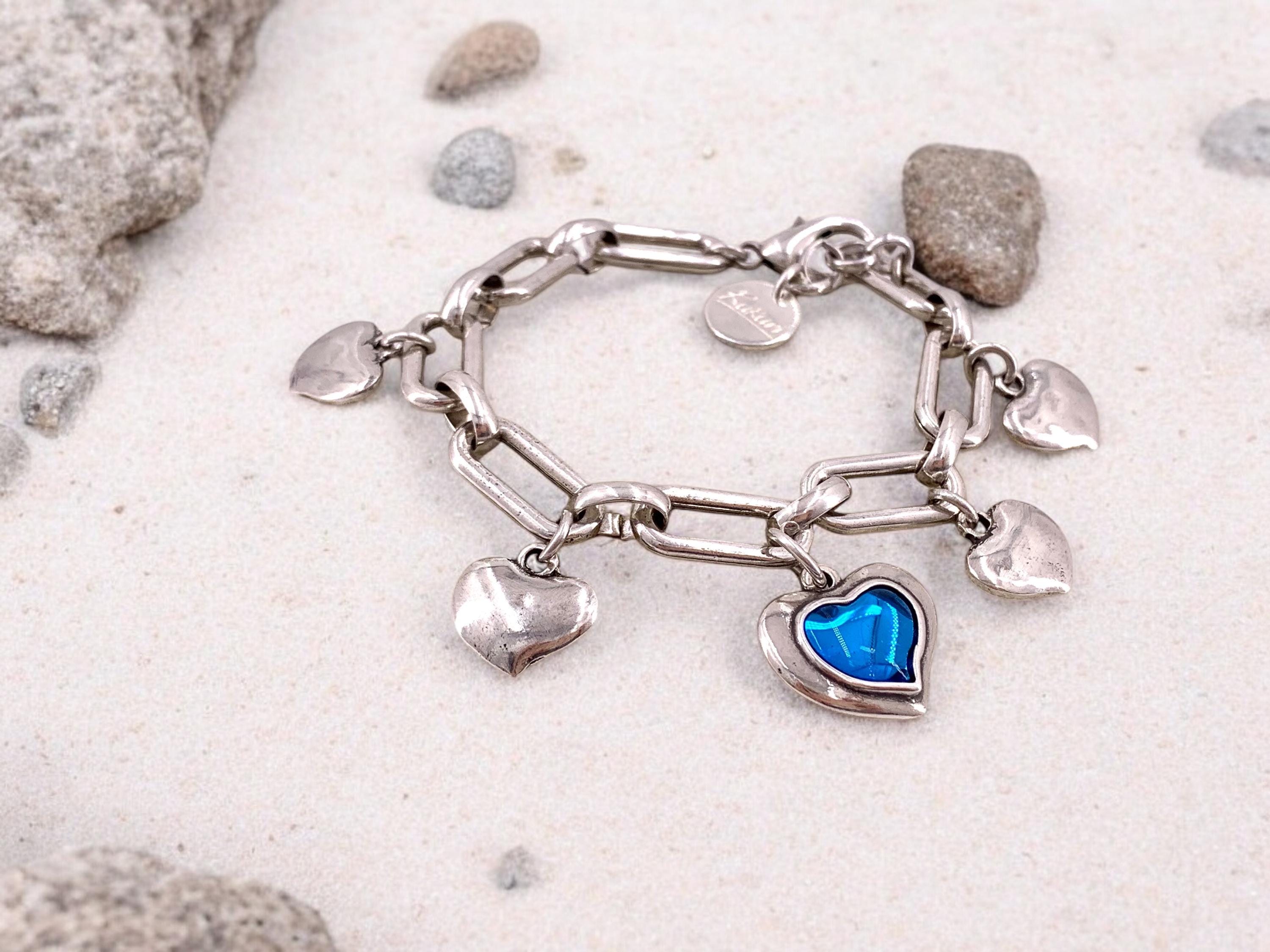 Chunky Silver Heart Charm Bracelet – Adjustable Large Link Chain with Blue Accent – Handmade Statement Jewelr, uno de 50 style, gift for her