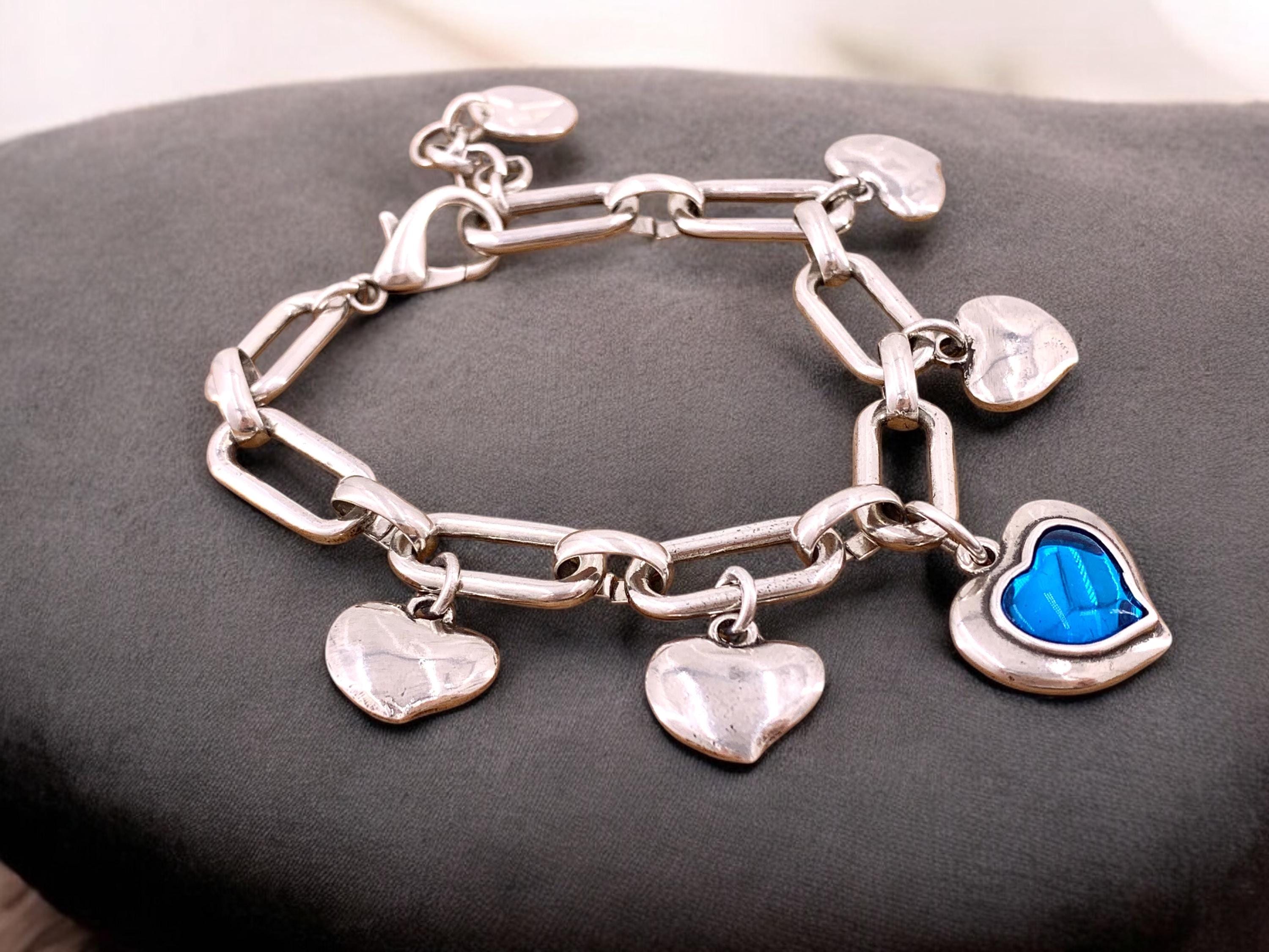 Chunky Silver Heart Charm Bracelet – Adjustable Large Link Chain with Blue Accent – Handmade Statement Jewelr, uno de 50 style, gift for her