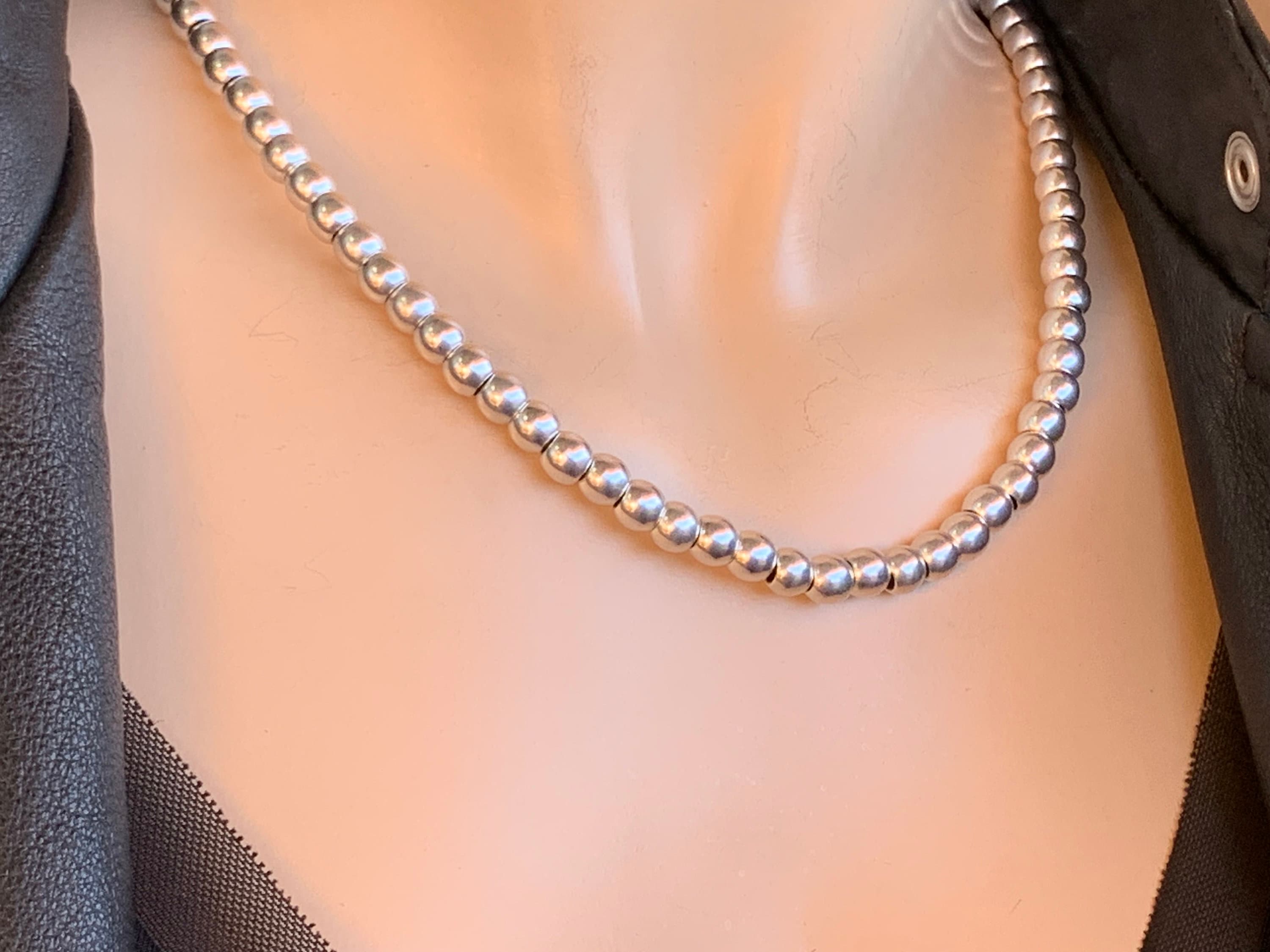 Heavyweight Silver Beaded Necklace – Chunky Zamak Choker with Vintage Boho Style – Handmade Gift for Women - uno de 50 style