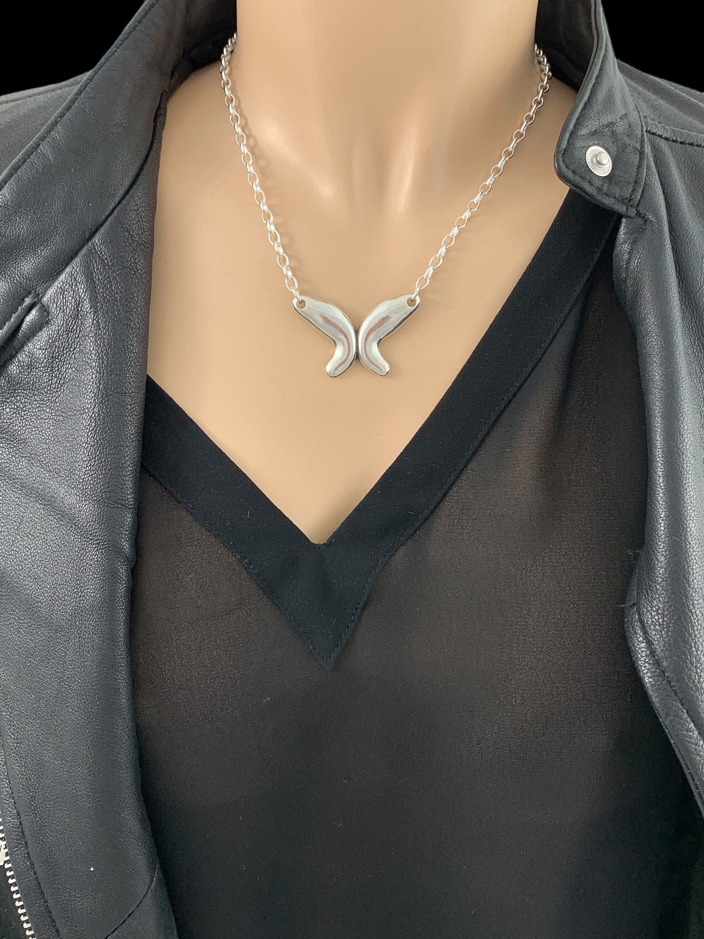 Butterfly Pendant Necklace – Delicate Silver Chain with Sculptural Charm – Handmade Gift for Women - uno de 50 style