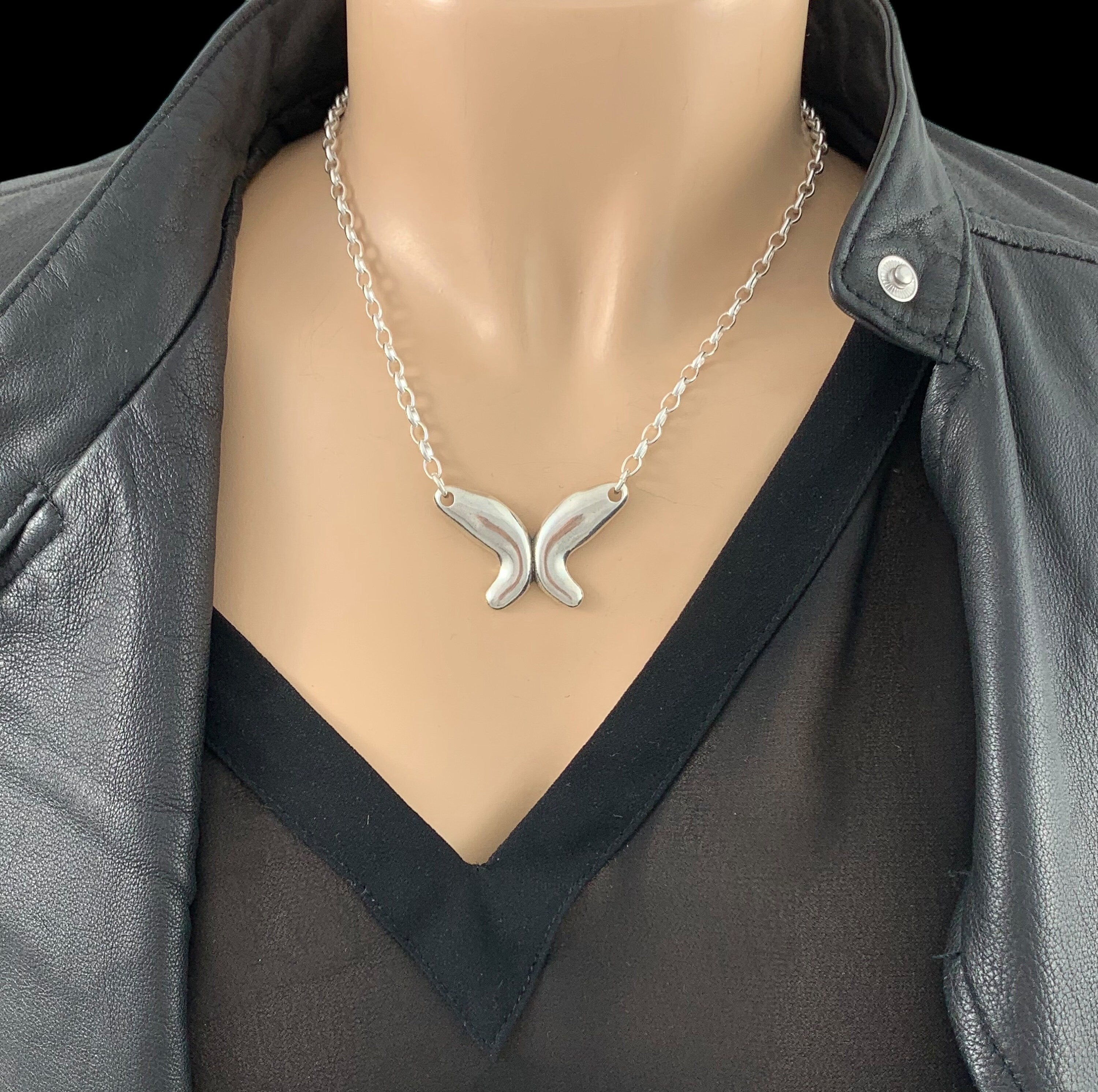 Butterfly Pendant Necklace – Delicate Silver Chain with Sculptural Charm – Handmade Gift for Women - uno de 50 style