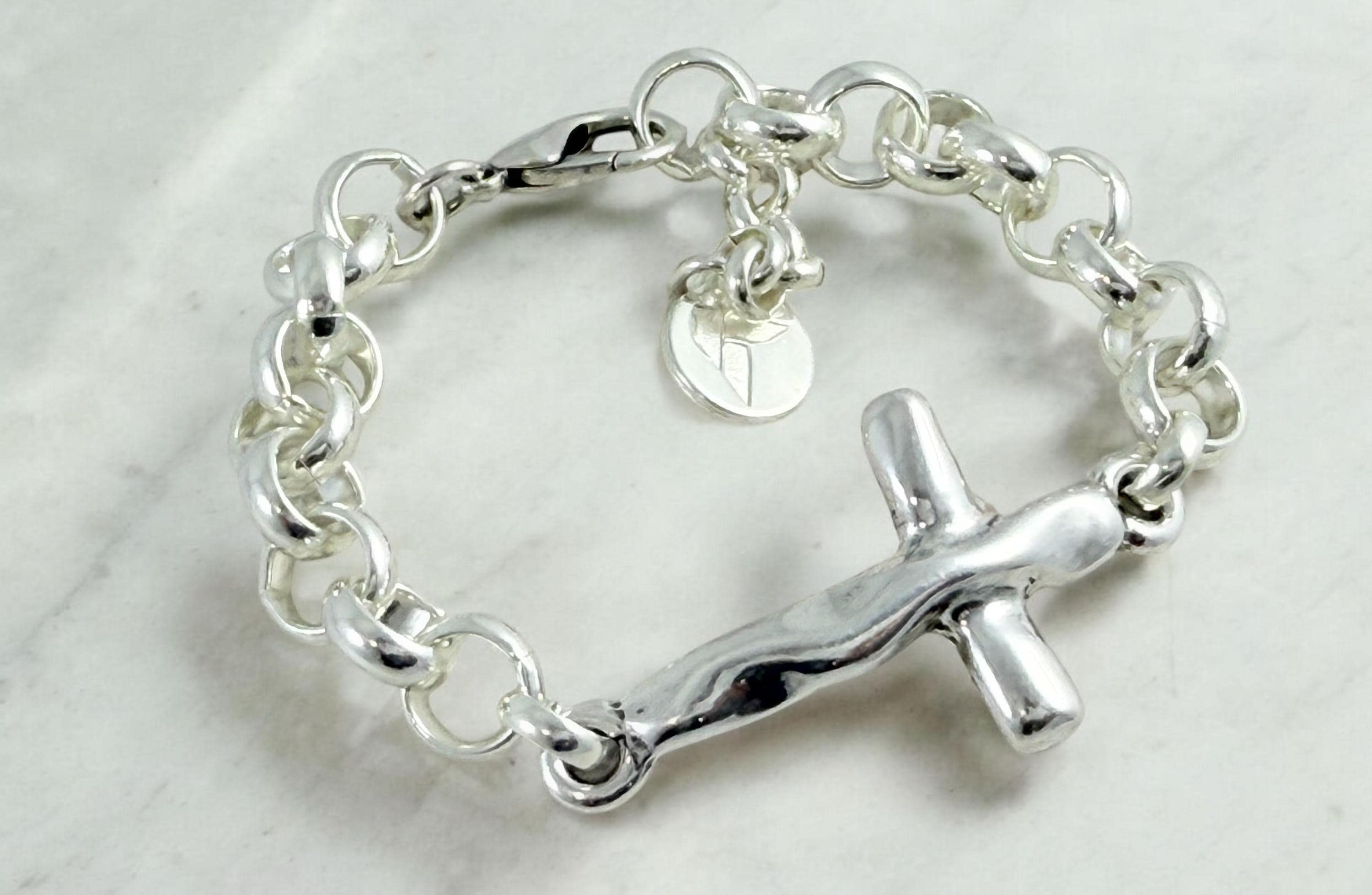 Chunky Silver chain bracelet with hammered cross, bold link rolo bracelet, heavyweight chain bracelet, voluminous bracelet, uno de 50 style