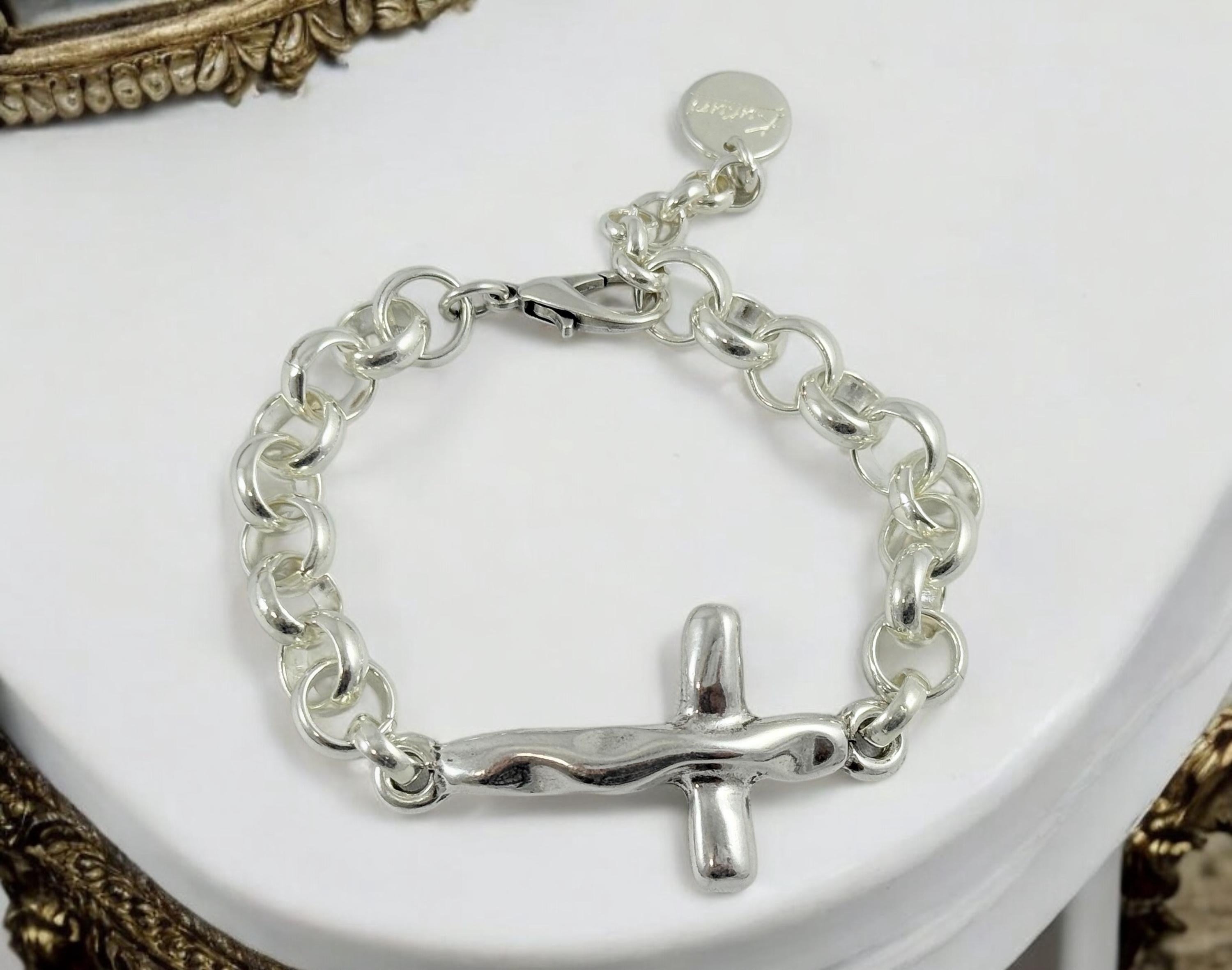 Chunky Silver chain bracelet with hammered cross, bold link rolo bracelet, heavyweight chain bracelet, voluminous bracelet, uno de 50 style
