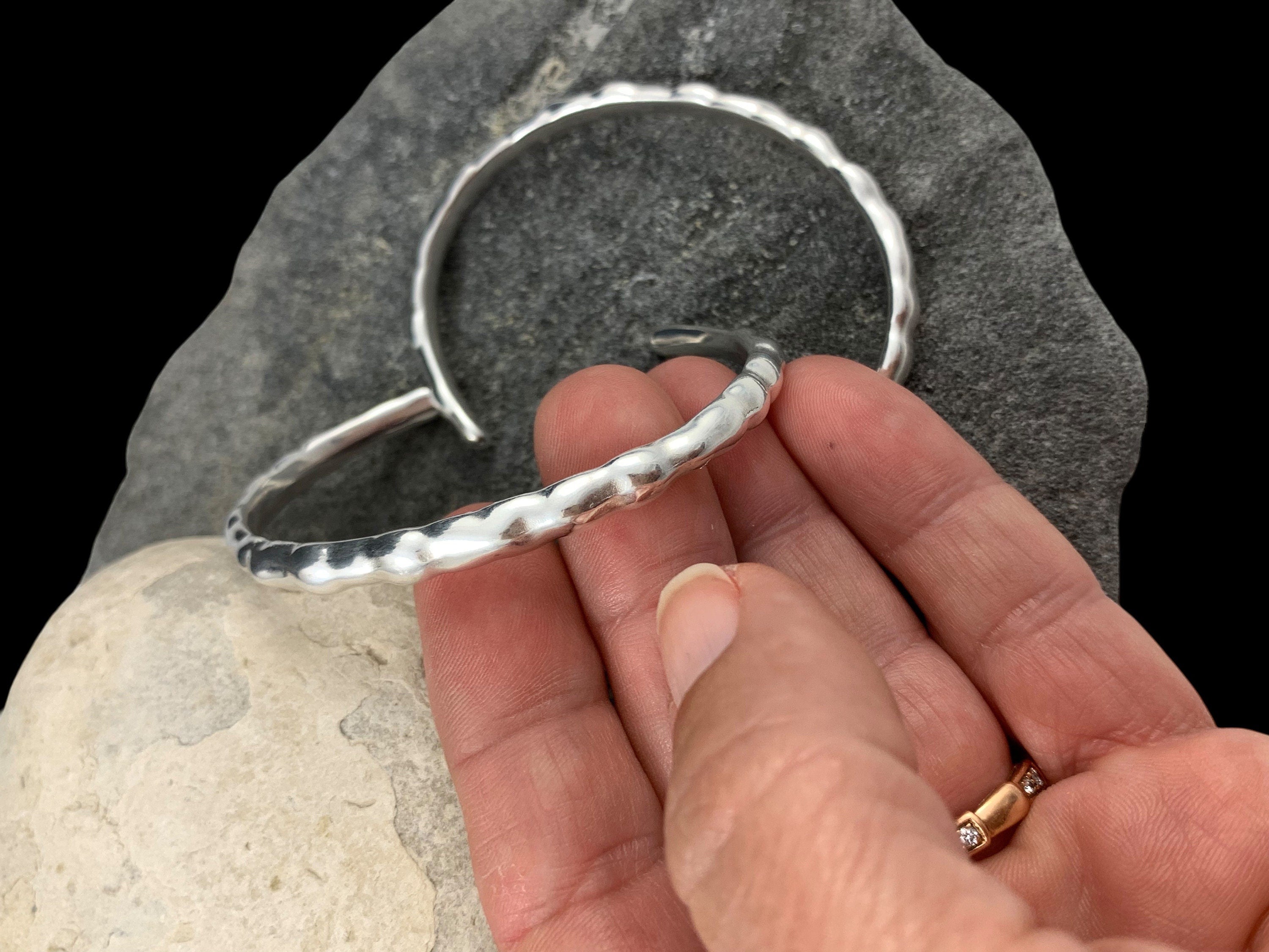 Silver hammered cuff unisex bracelet, vintage open bangle, chunky row open bangle, silver rigid bracelet, 80’s cuff bracelet