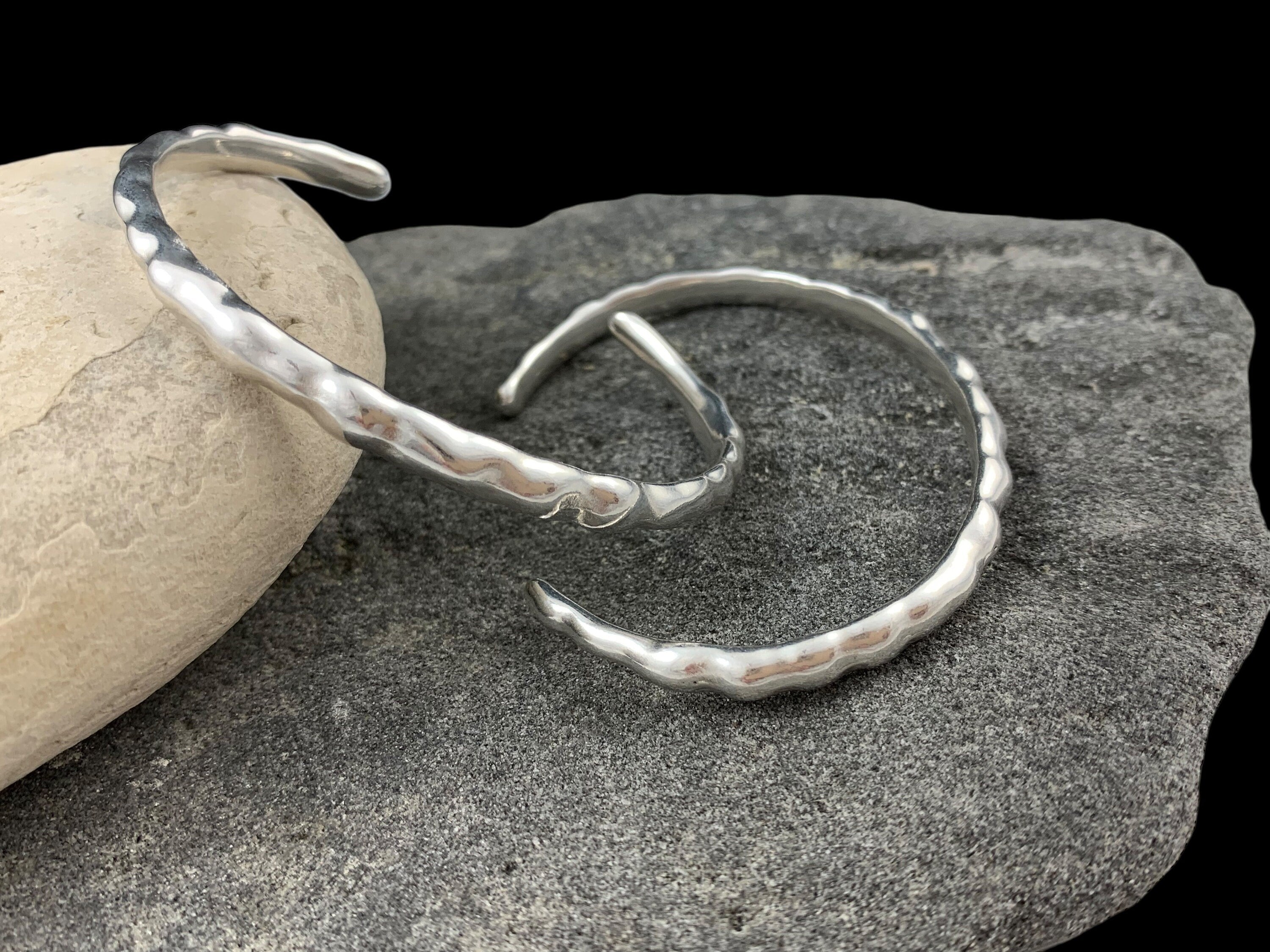 Silver hammered cuff unisex bracelet, vintage open bangle, chunky row open bangle, silver rigid bracelet, 80’s cuff bracelet