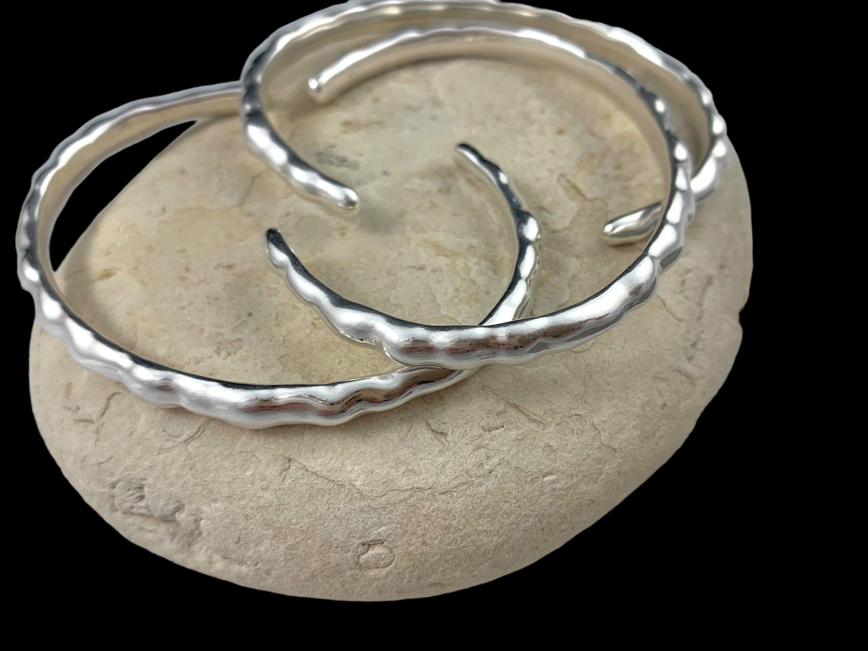 Silver hammered cuff unisex bracelet, vintage open bangle, chunky row open bangle, silver rigid bracelet, 80’s cuff bracelet