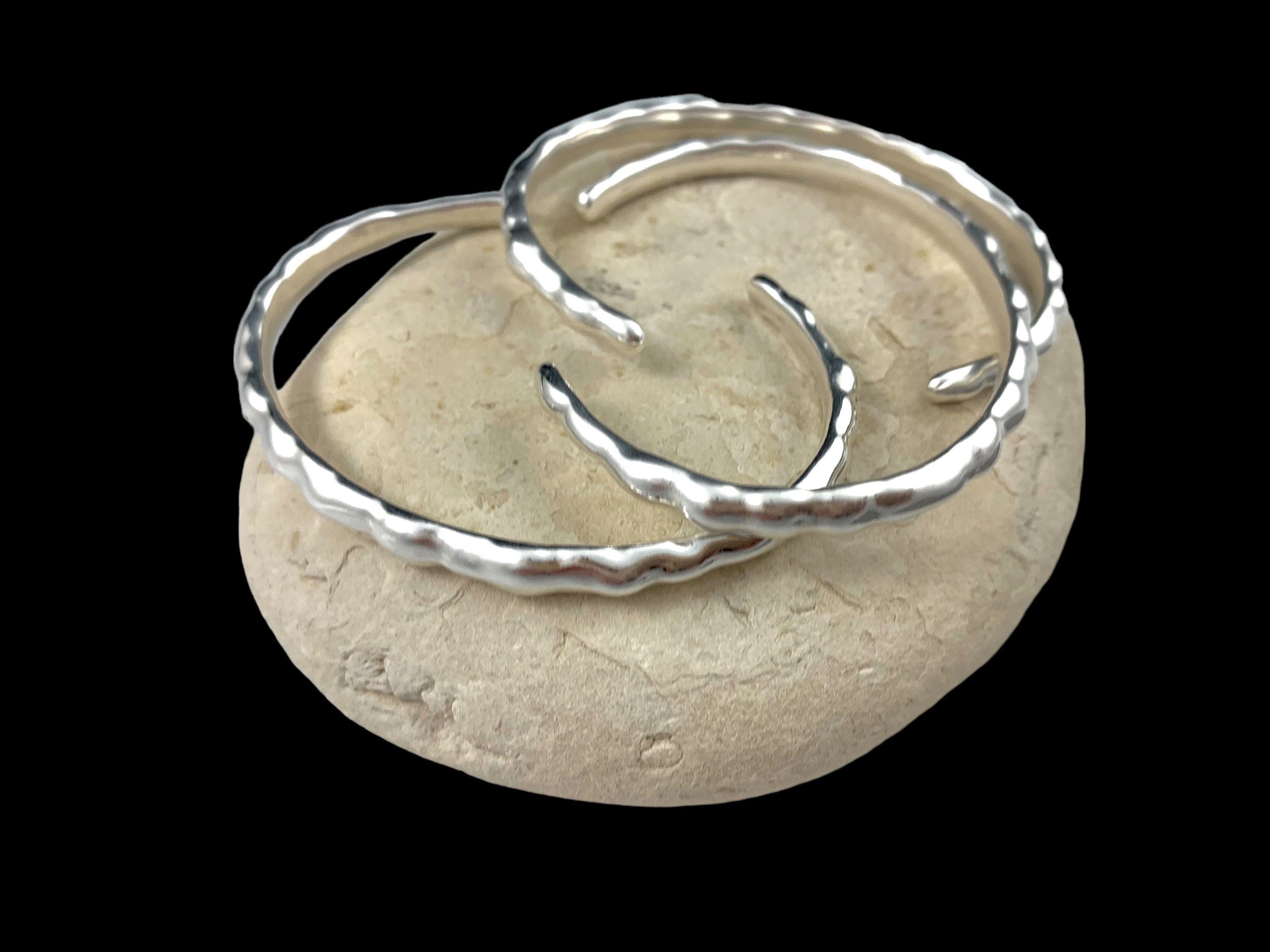 Silver hammered cuff unisex bracelet, vintage open bangle, chunky row open bangle, silver rigid bracelet, 80’s cuff bracelet