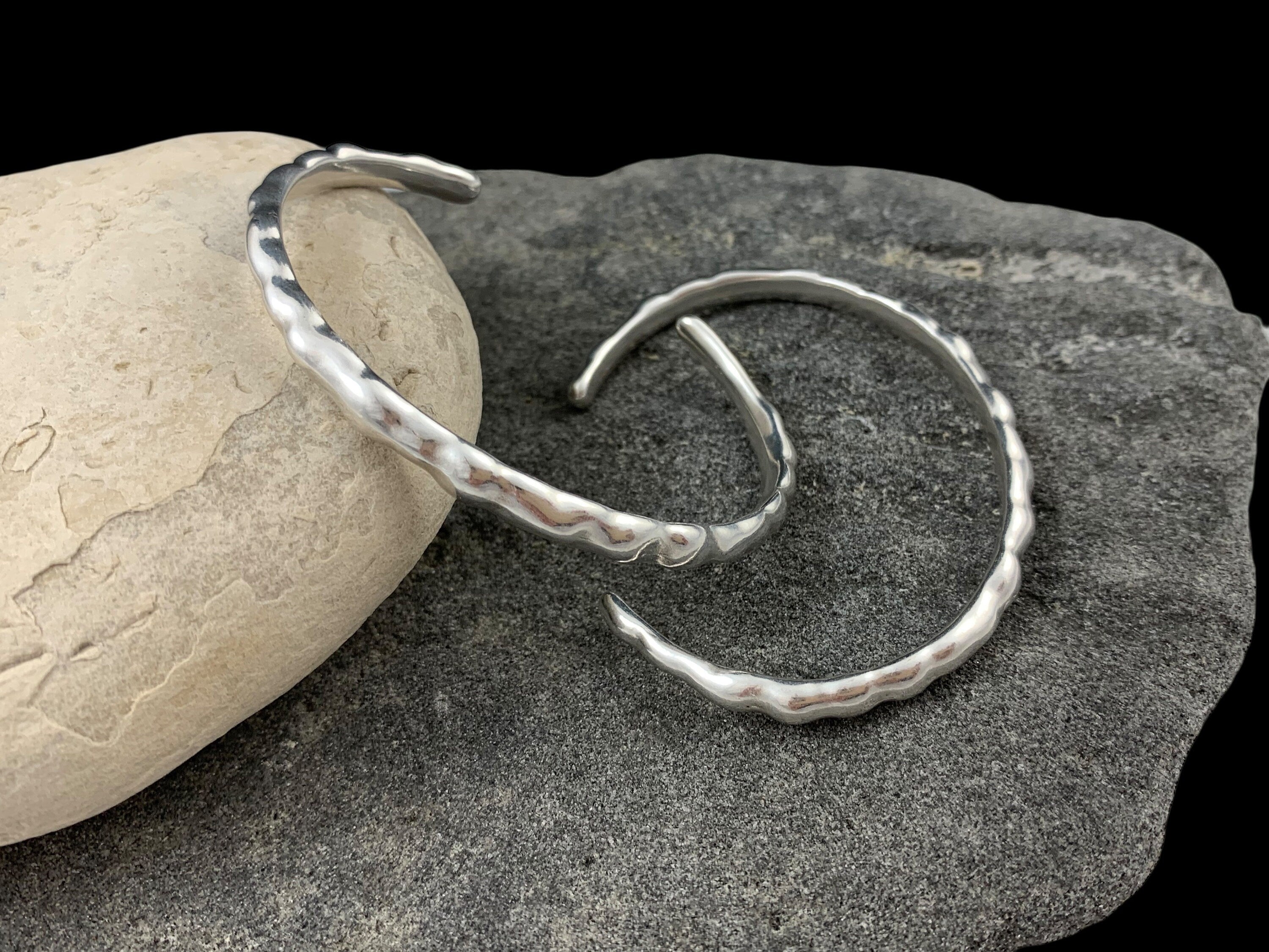 Silver hammered cuff unisex bracelet, vintage open bangle, chunky row open bangle, silver rigid bracelet, 80’s cuff bracelet