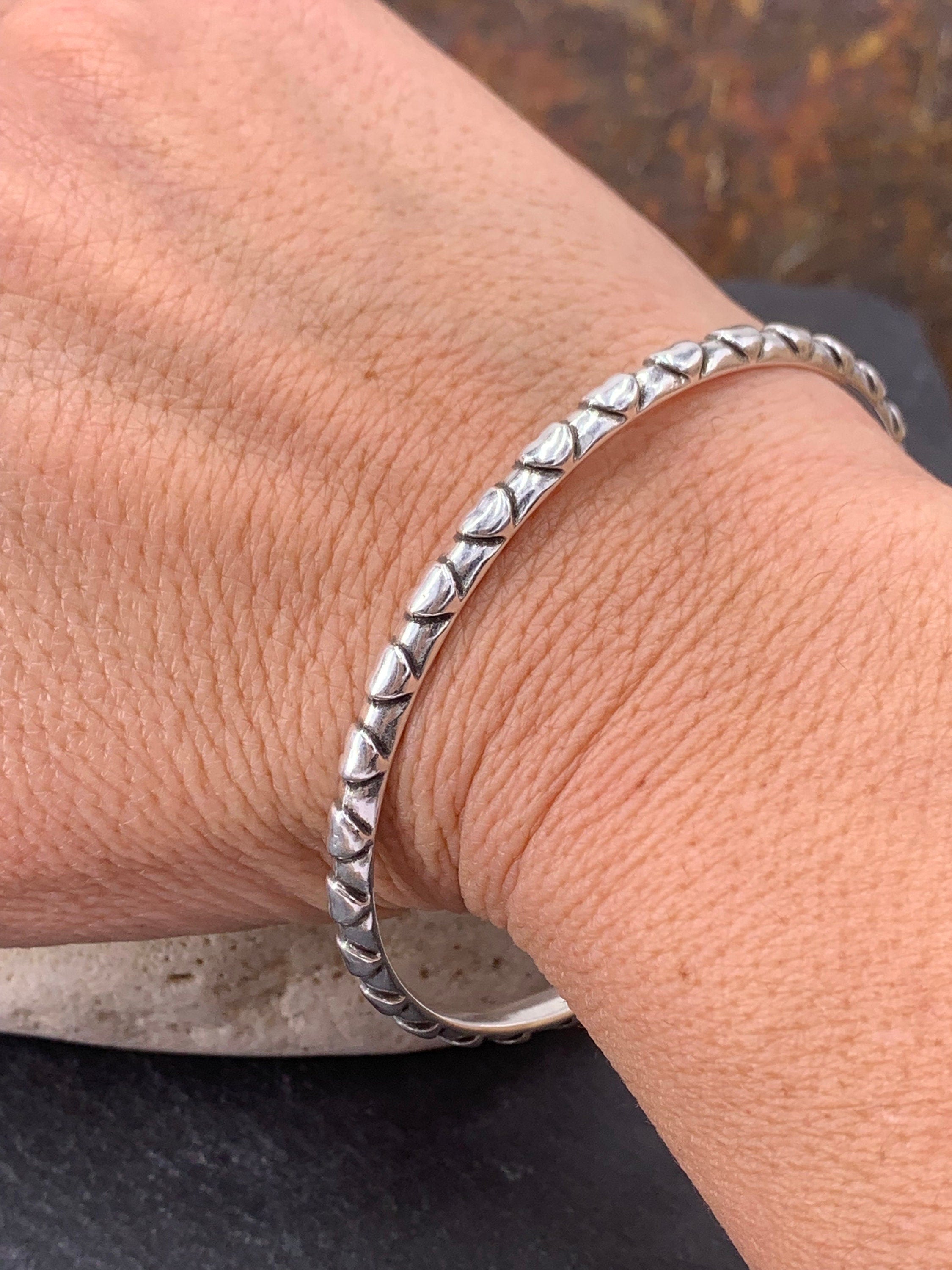 Set of 4 bangle bracelets. Silver bangle bracelet, rigid silver bracelet, hammered bracelet, engraved bangle, gift for women, cuff bracelet