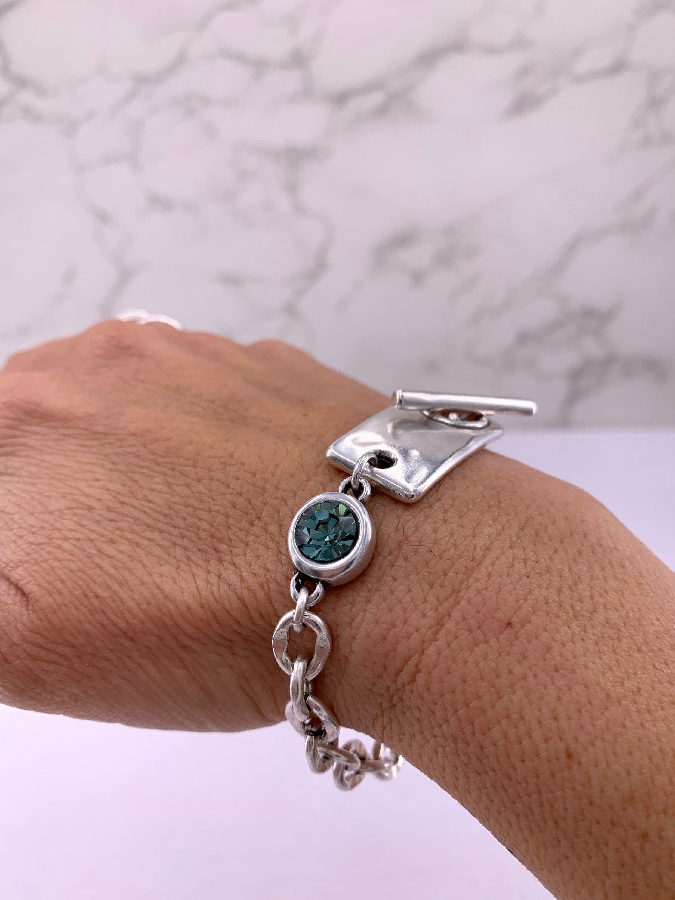 Chunky Silver Chain Bracelet with Swarovski Crystal – Bold Custom Design with Toggle Clasp – Handmade Gift for Women, uno de 50 inspired