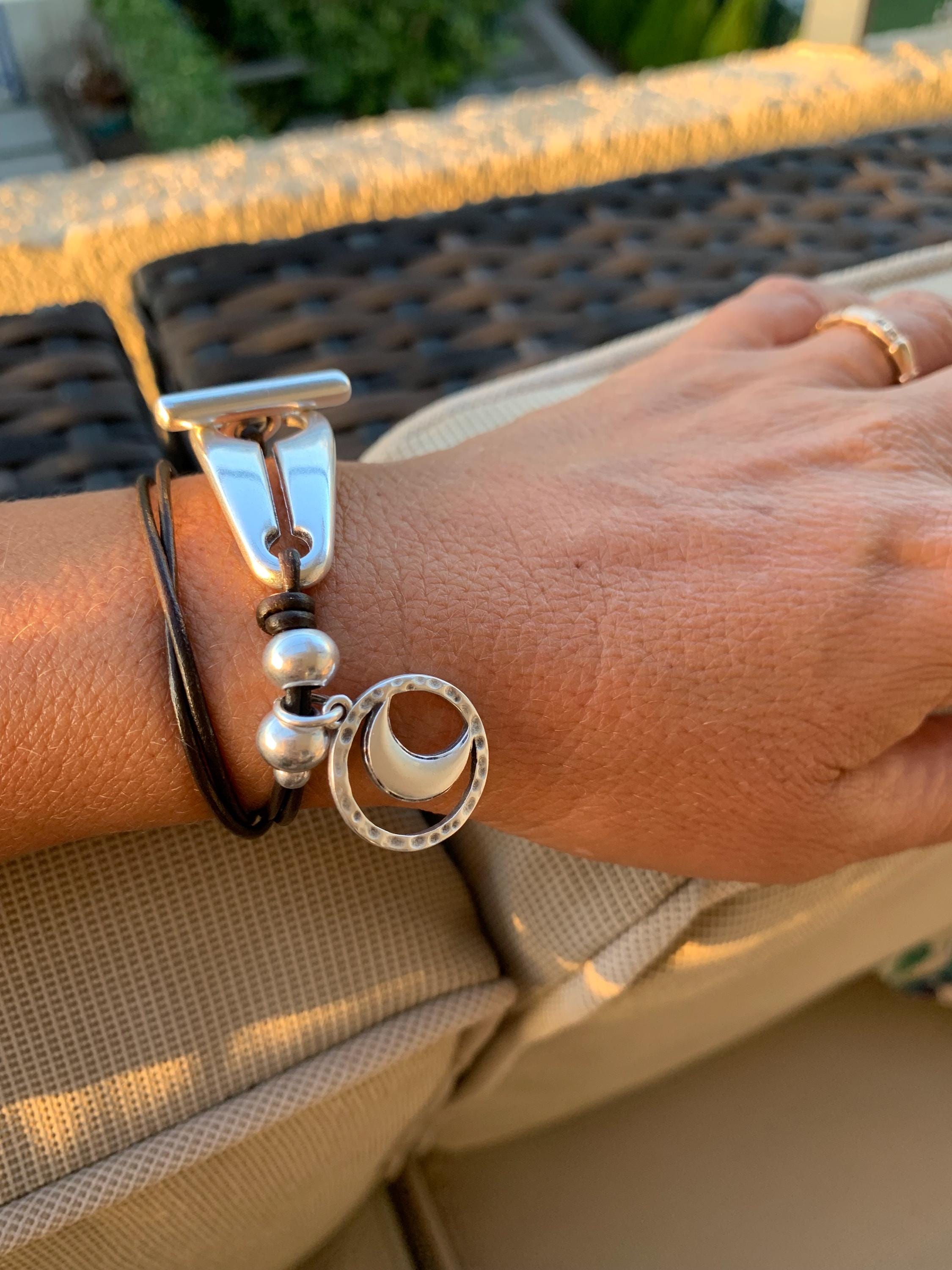 Boho Leather Wrap Bracelet – Moon Charm & Silver Beads – Chunky Tribal Style – Toggle Clasp – Handmade Gift for Her, uno de 59 style