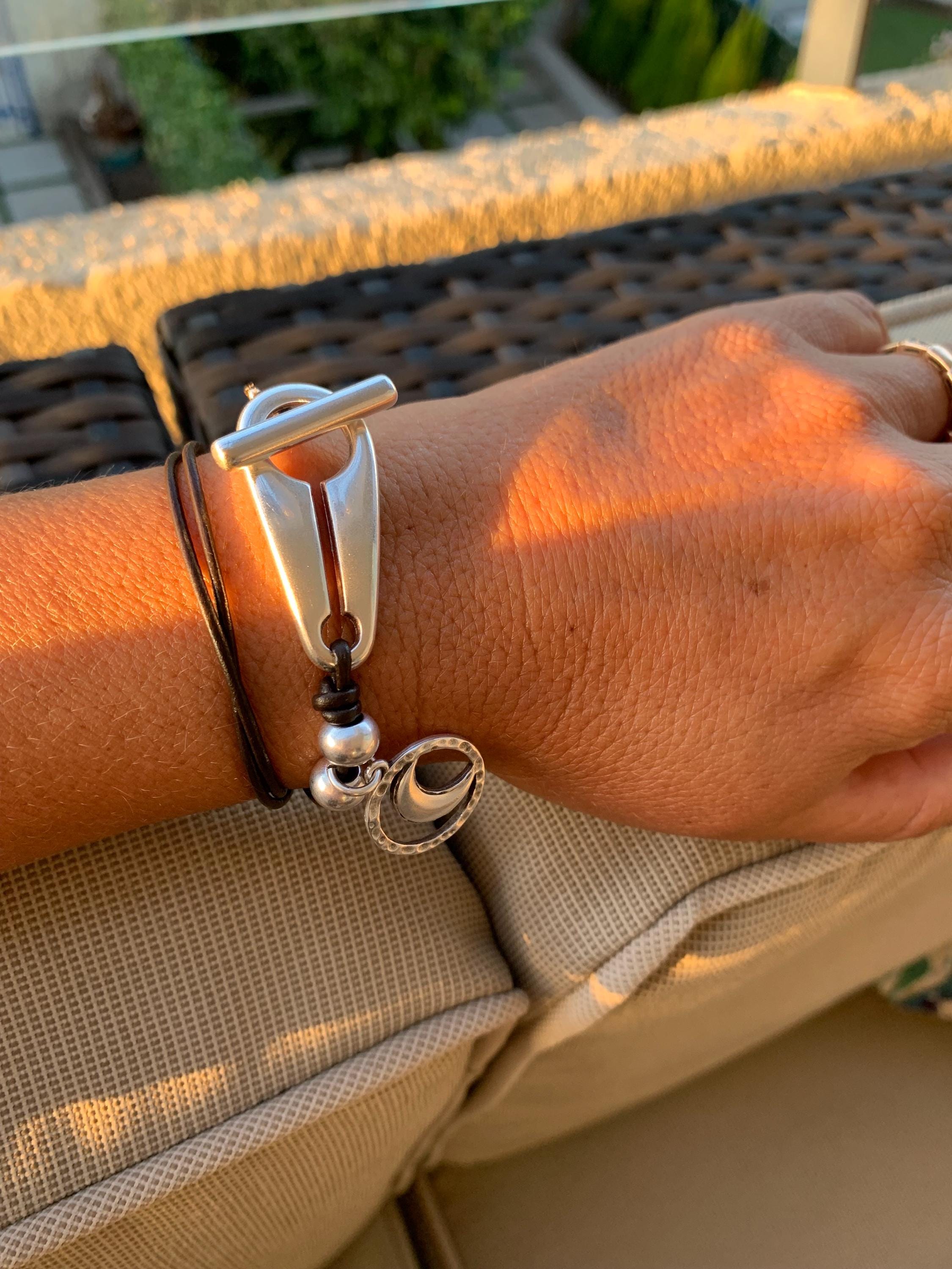 Boho Leather Wrap Bracelet – Moon Charm & Silver Beads – Chunky Tribal Style – Toggle Clasp – Handmade Gift for Her, uno de 59 style