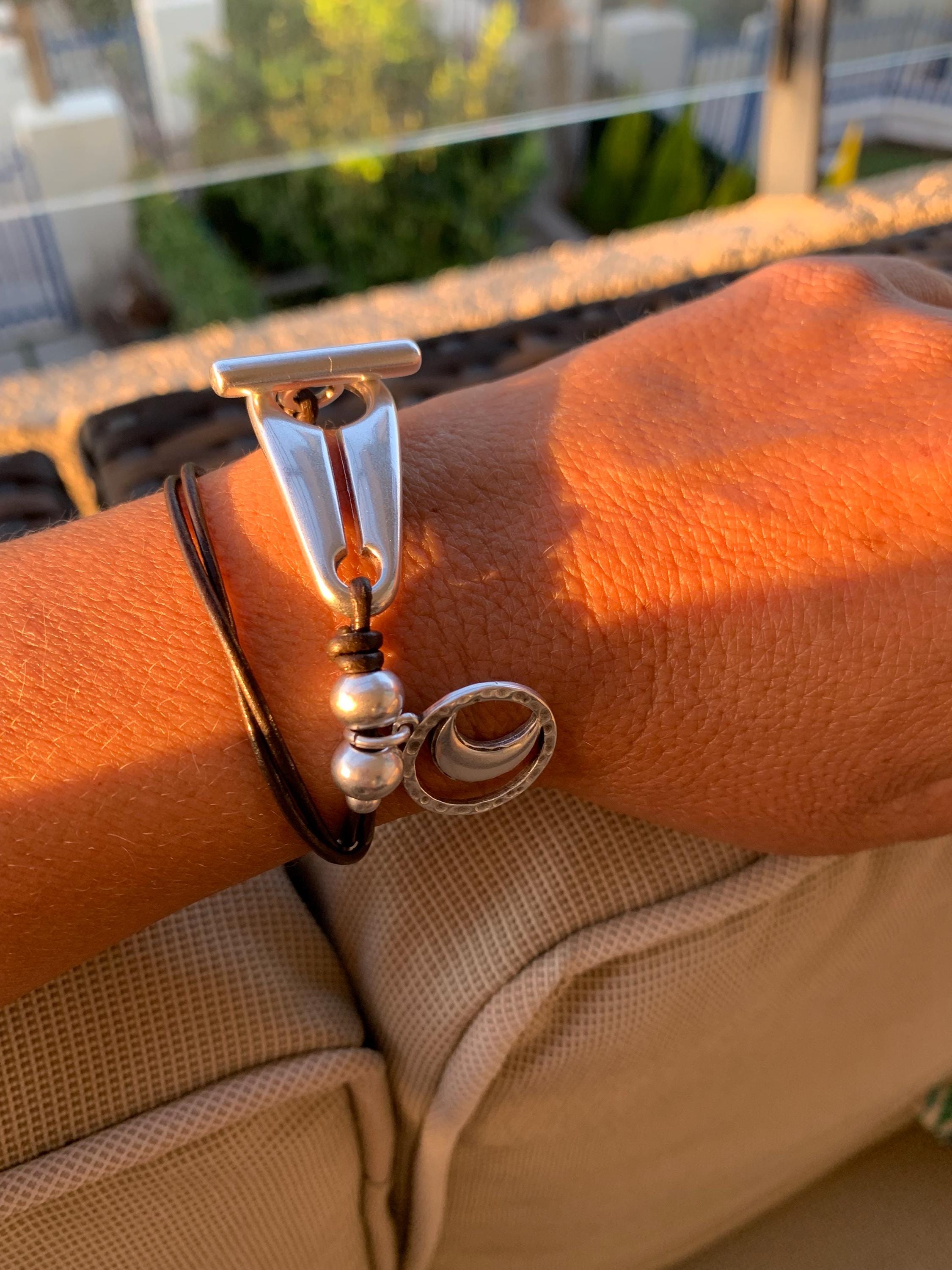 Boho Leather Wrap Bracelet – Moon Charm & Silver Beads – Chunky Tribal Style – Toggle Clasp – Handmade Gift for Her, uno de 59 style