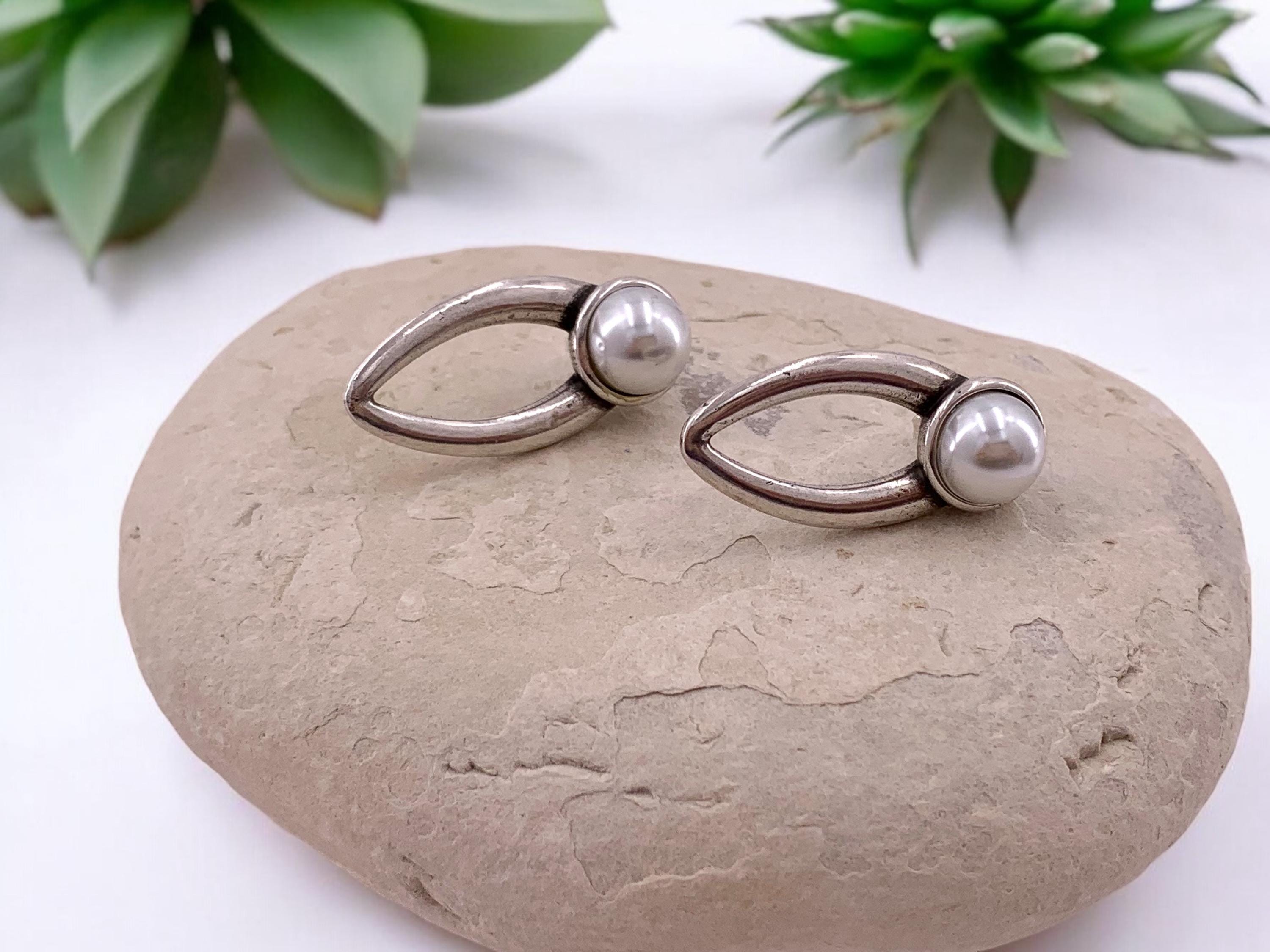 Pearls earrings, statement pearls woman boho earrings, woman silver earrings, woman crystal earrings, Uno de 50 Style jewelry