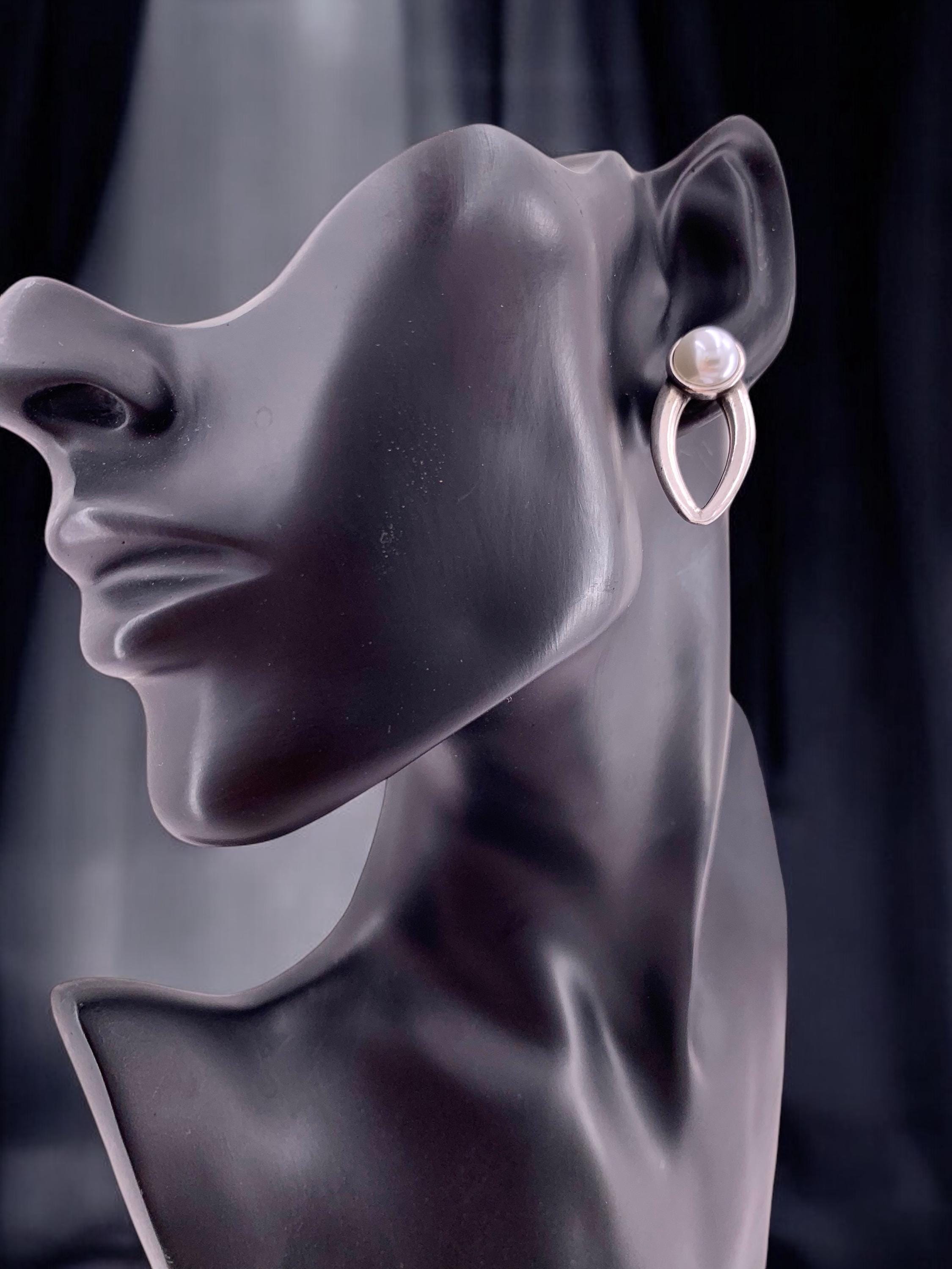 Pearls earrings, statement pearls woman boho earrings, woman silver earrings, woman crystal earrings, Uno de 50 Style jewelry