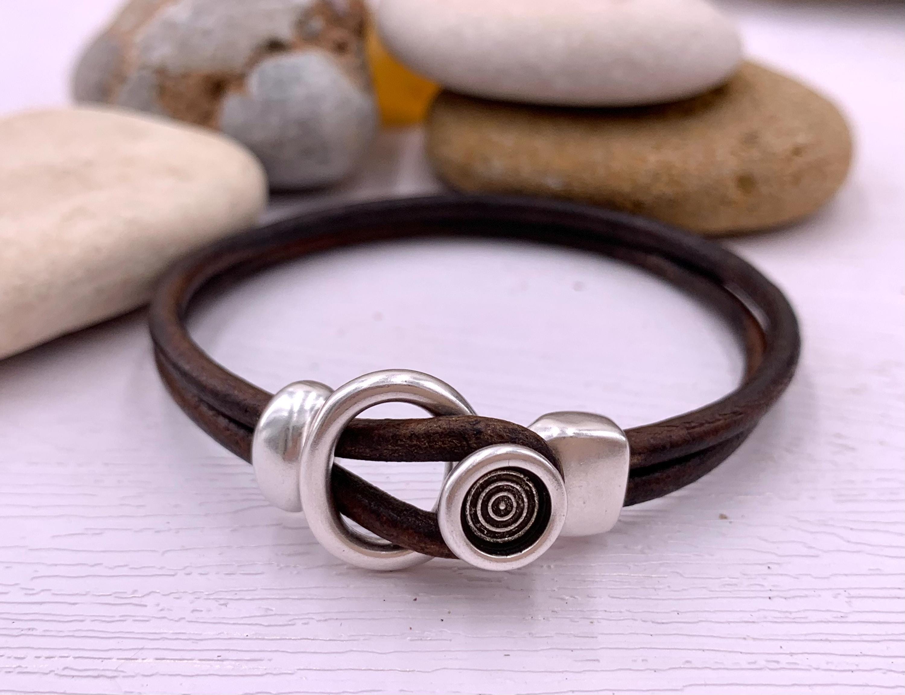 Custom Leather Bracelet for Couples, Unisex Handmade Design with Silver-Plated Circle Accent, leather jewelry for women and men, unique gift