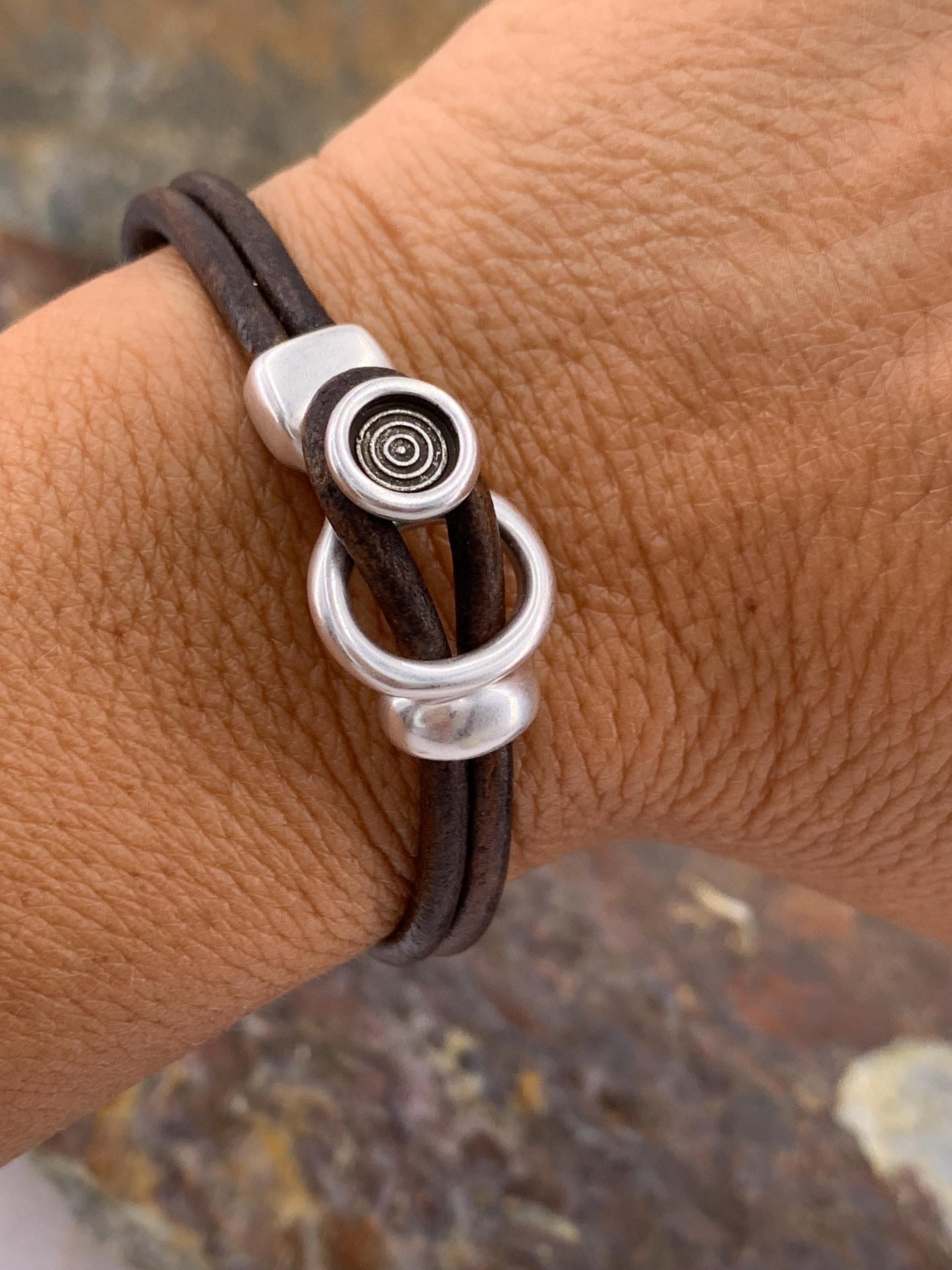 Custom Leather Bracelet for Couples, Unisex Handmade Design with Silver-Plated Circle Accent, leather jewelry for women and men, unique gift