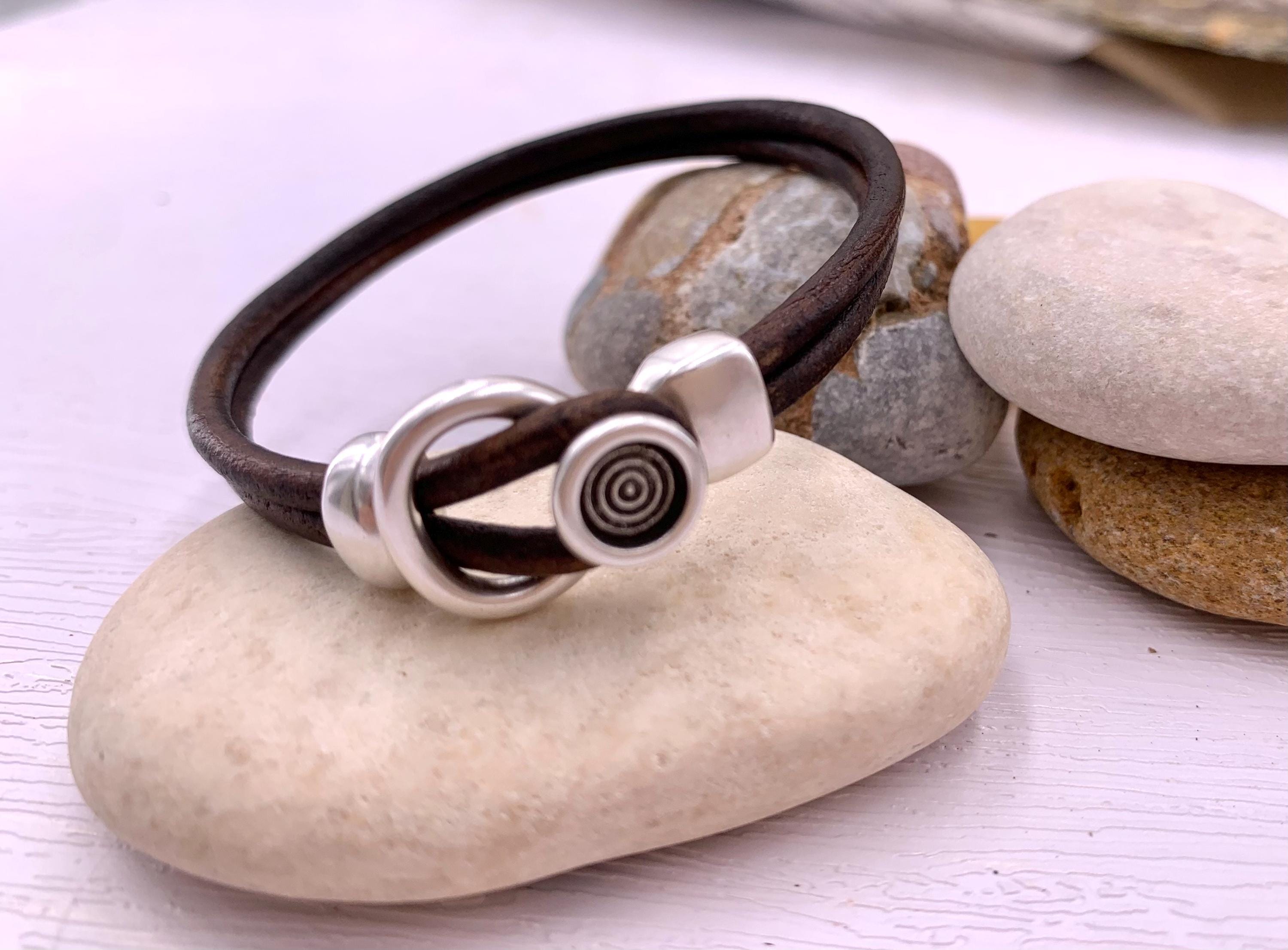 Custom Leather Bracelet for Couples, Unisex Handmade Design with Silver-Plated Circle Accent, leather jewelry for women and men, unique gift