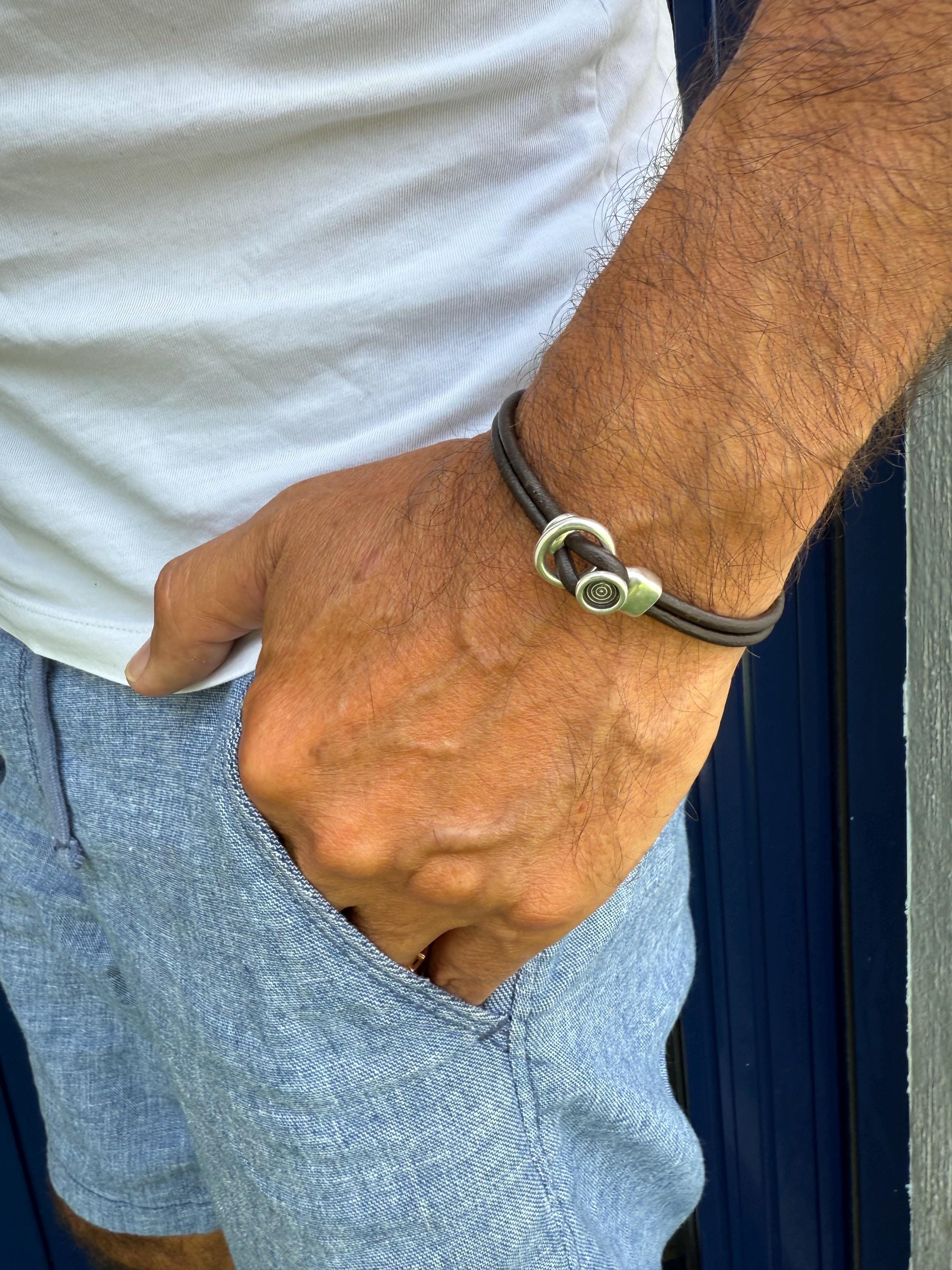 Custom Leather Bracelet for Couples, Unisex Handmade Design with Silver-Plated Circle Accent, leather jewelry for women and men, unique gift