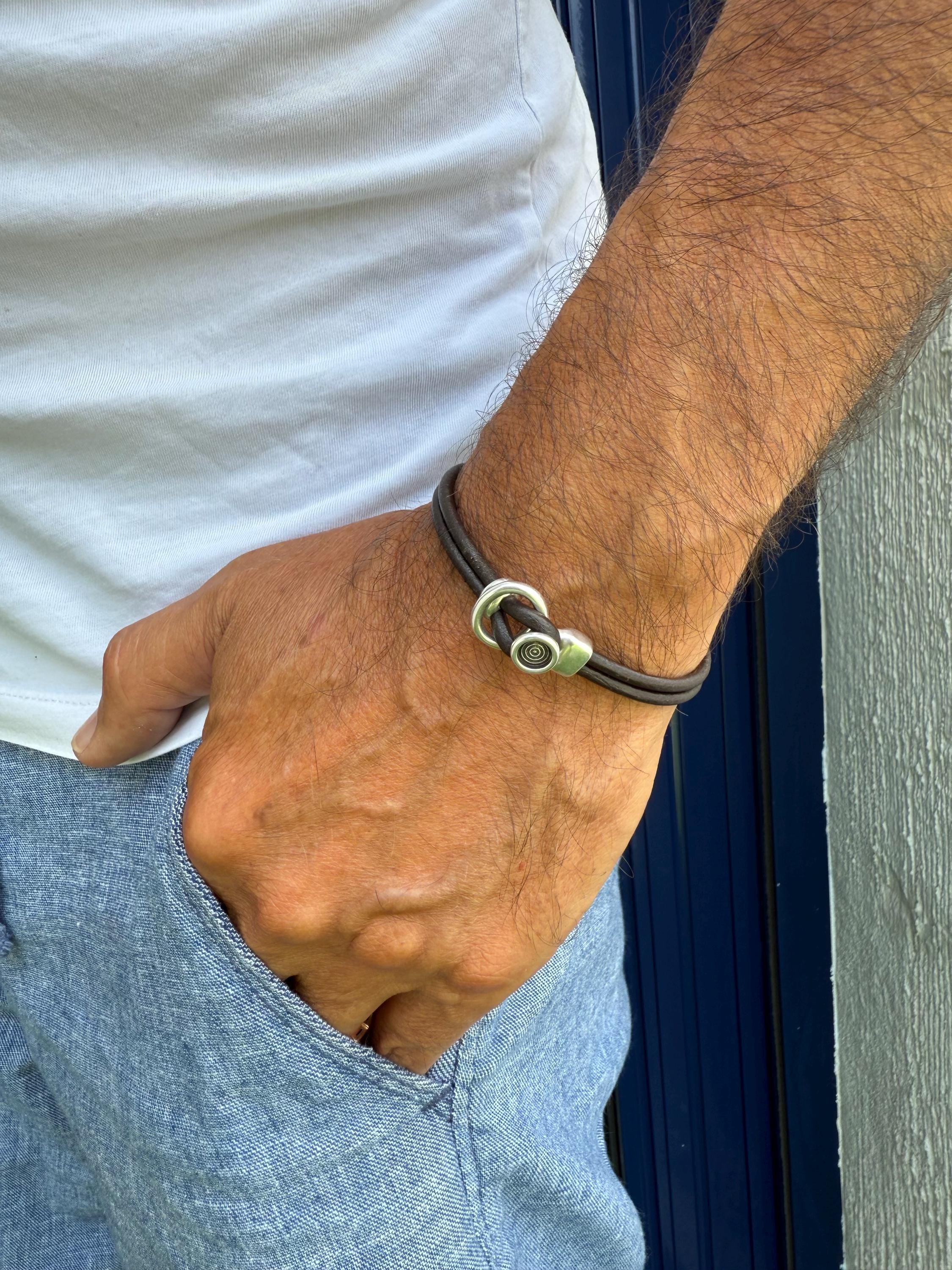 Custom Leather Bracelet for Couples, Unisex Handmade Design with Silver-Plated Circle Accent, leather jewelry for women and men, unique gift