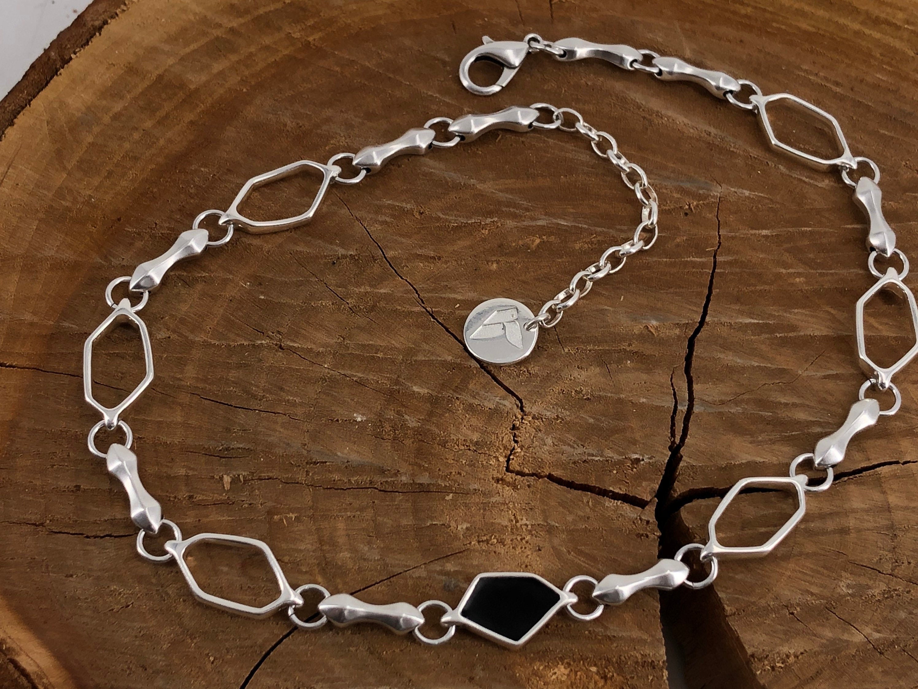 Adjustable Gothic Choker with Black Enamel Centerpiece – Silver-Plated Zamak – Dark Romantic Statement Jewelry – Handmade Alternative Fashio