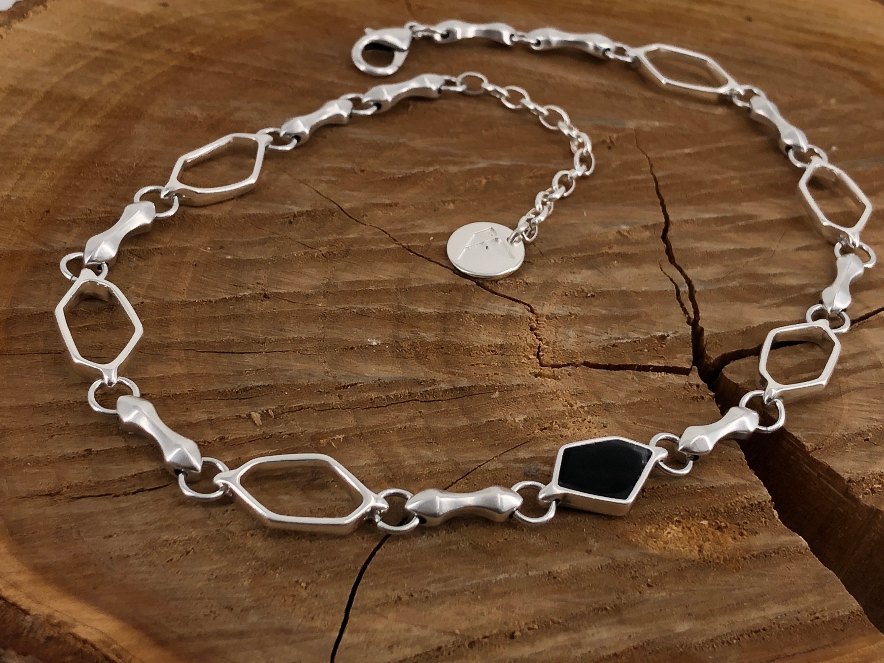 Adjustable Gothic Choker with Black Enamel Centerpiece – Silver-Plated Zamak – Dark Romantic Statement Jewelry – Handmade Alternative Fashio