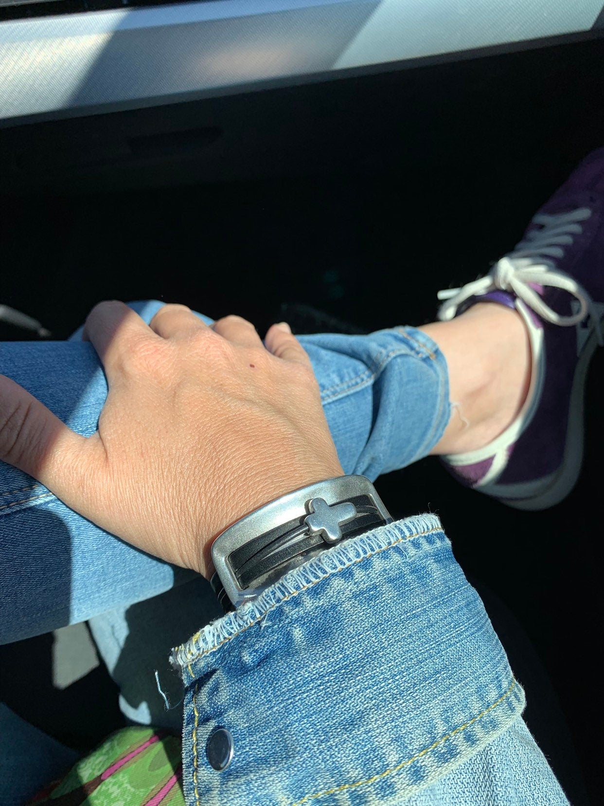 Black Leather Bracelet with Zamak Cross – Bold Centerpiece & Magnetic Clasp | chunky silver unisex cuff, uno de 50 style
