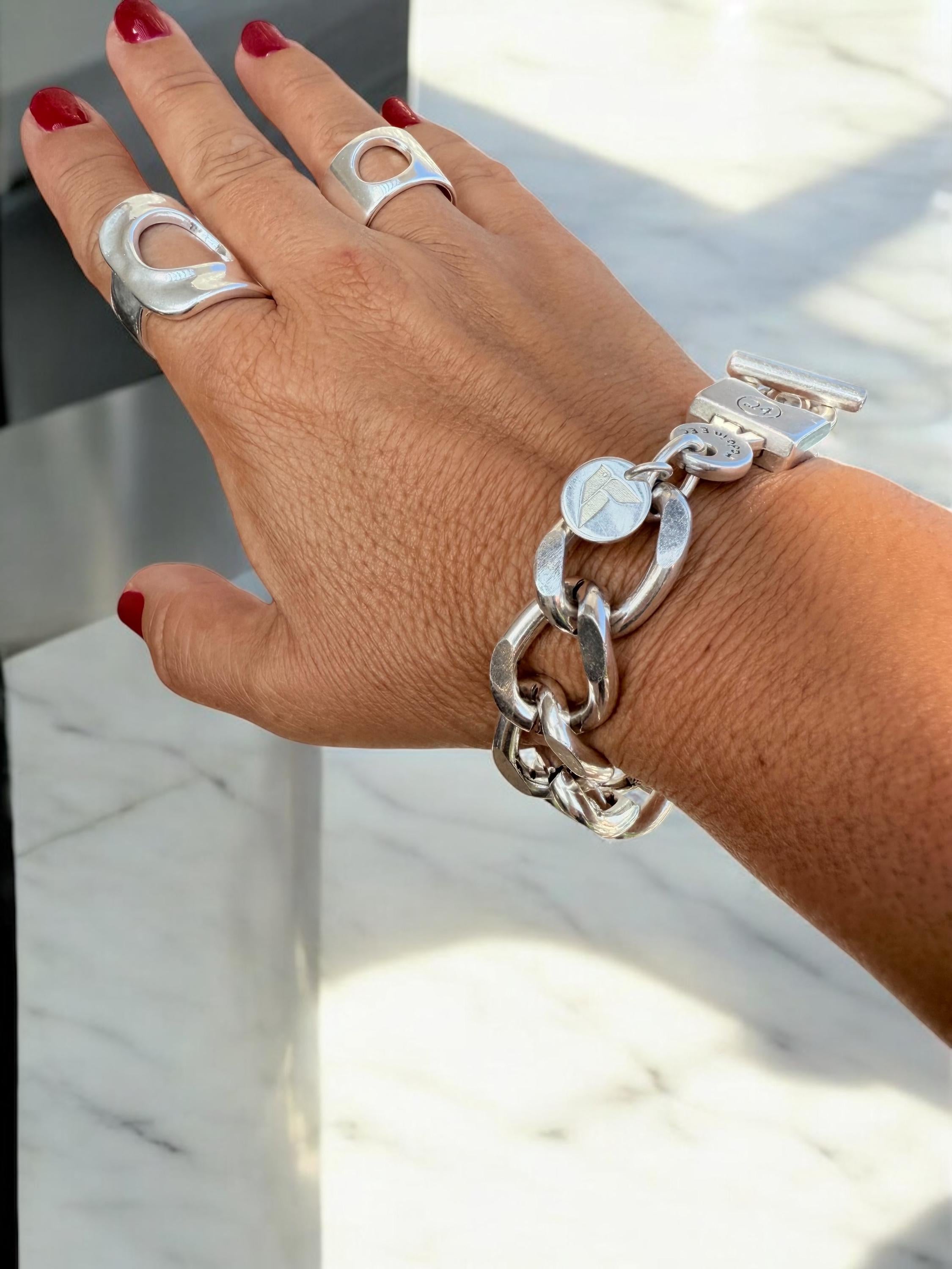 Chunky Padlock Bracelet – Oversized Cuban Link Chain in Silver – Edgy Curb Cuff for Women - uno de 50 style - Sculptural brutalist jewelry