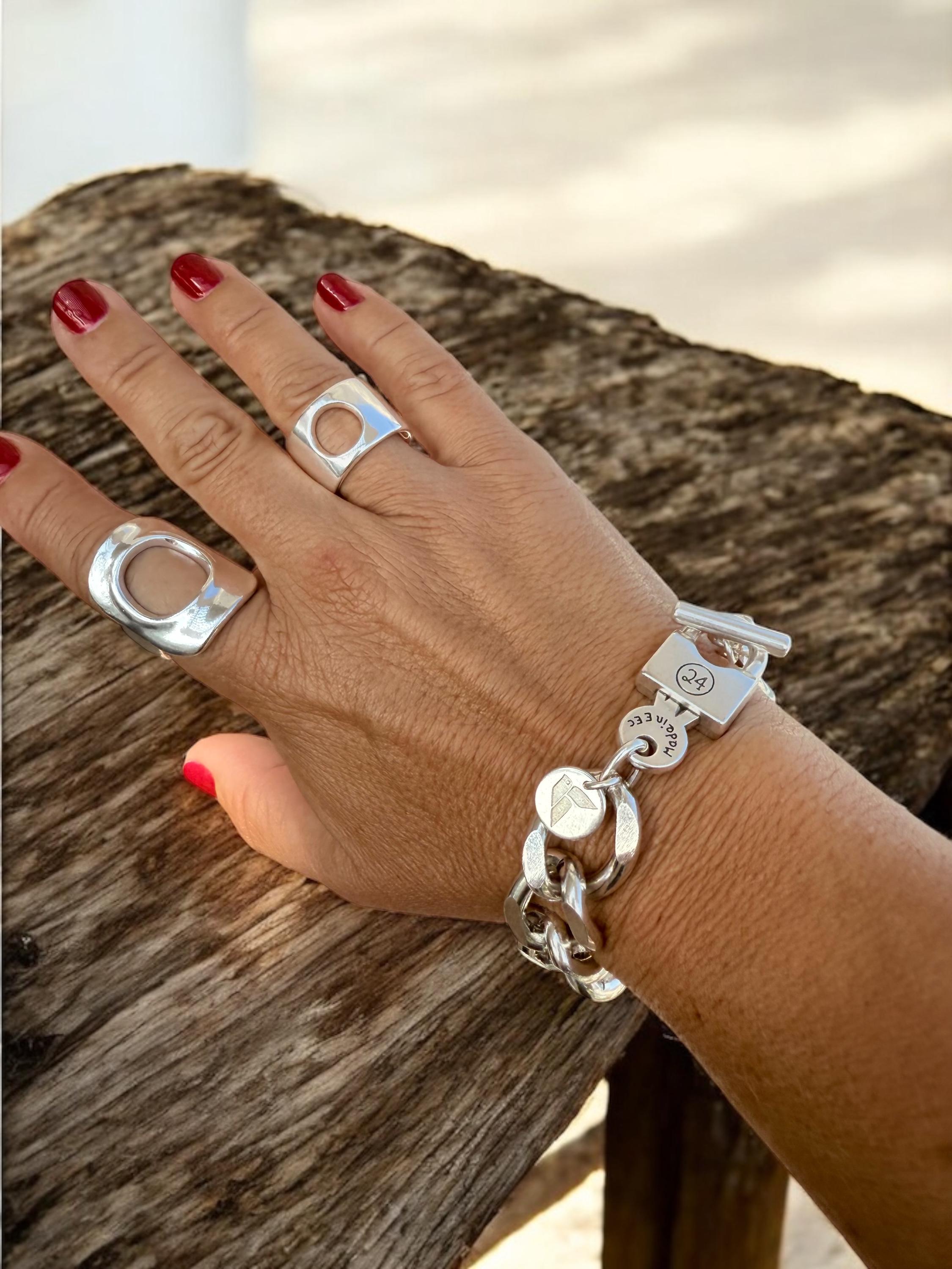 Chunky Padlock Bracelet – Oversized Cuban Link Chain in Silver – Edgy Curb Cuff for Women - uno de 50 style - Sculptural brutalist jewelry