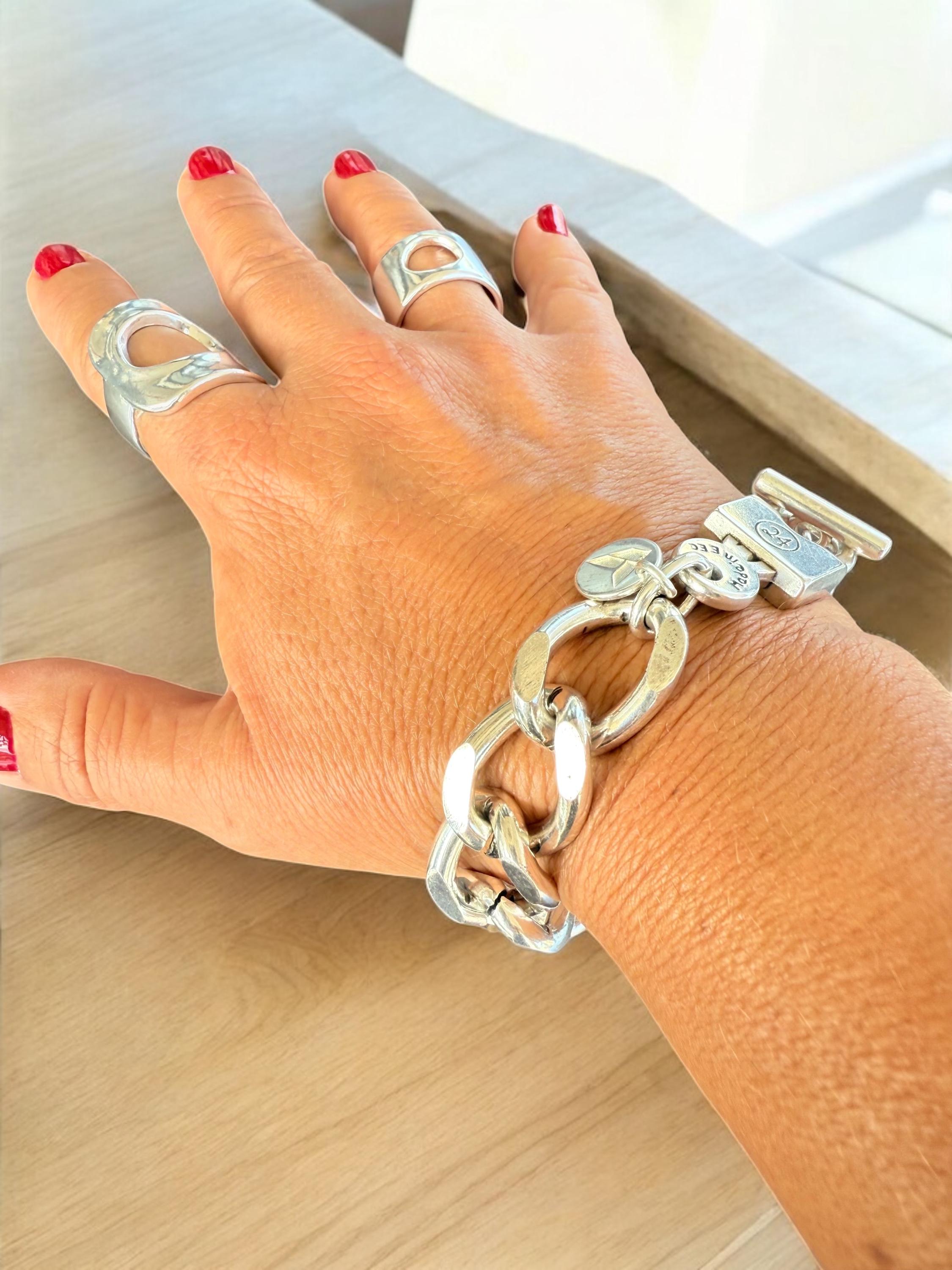 Chunky Padlock Bracelet – Oversized Cuban Link Chain in Silver – Edgy Curb Cuff for Women - uno de 50 style - Sculptural brutalist jewelry