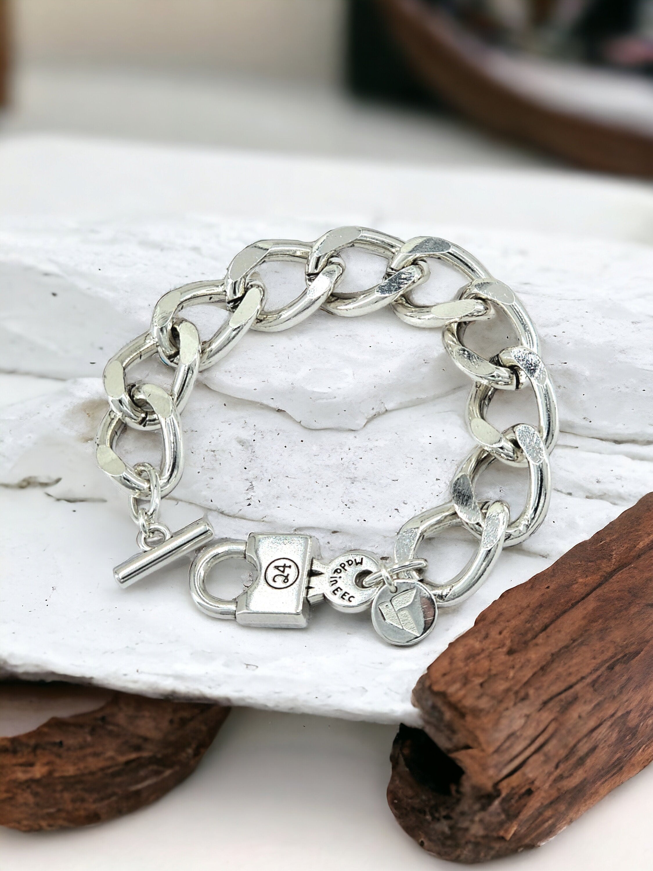 Chunky Padlock Bracelet – Oversized Cuban Link Chain in Silver – Edgy Curb Cuff for Women - uno de 50 style - Sculptural brutalist jewelry