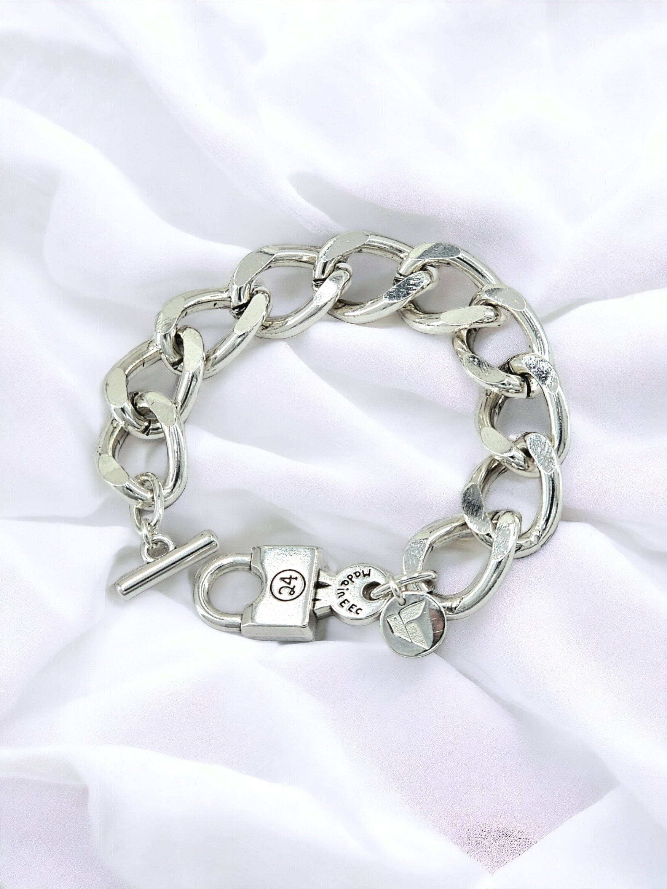 Chunky Padlock Bracelet – Oversized Cuban Link Chain in Silver – Edgy Curb Cuff for Women - uno de 50 style - Sculptural brutalist jewelry